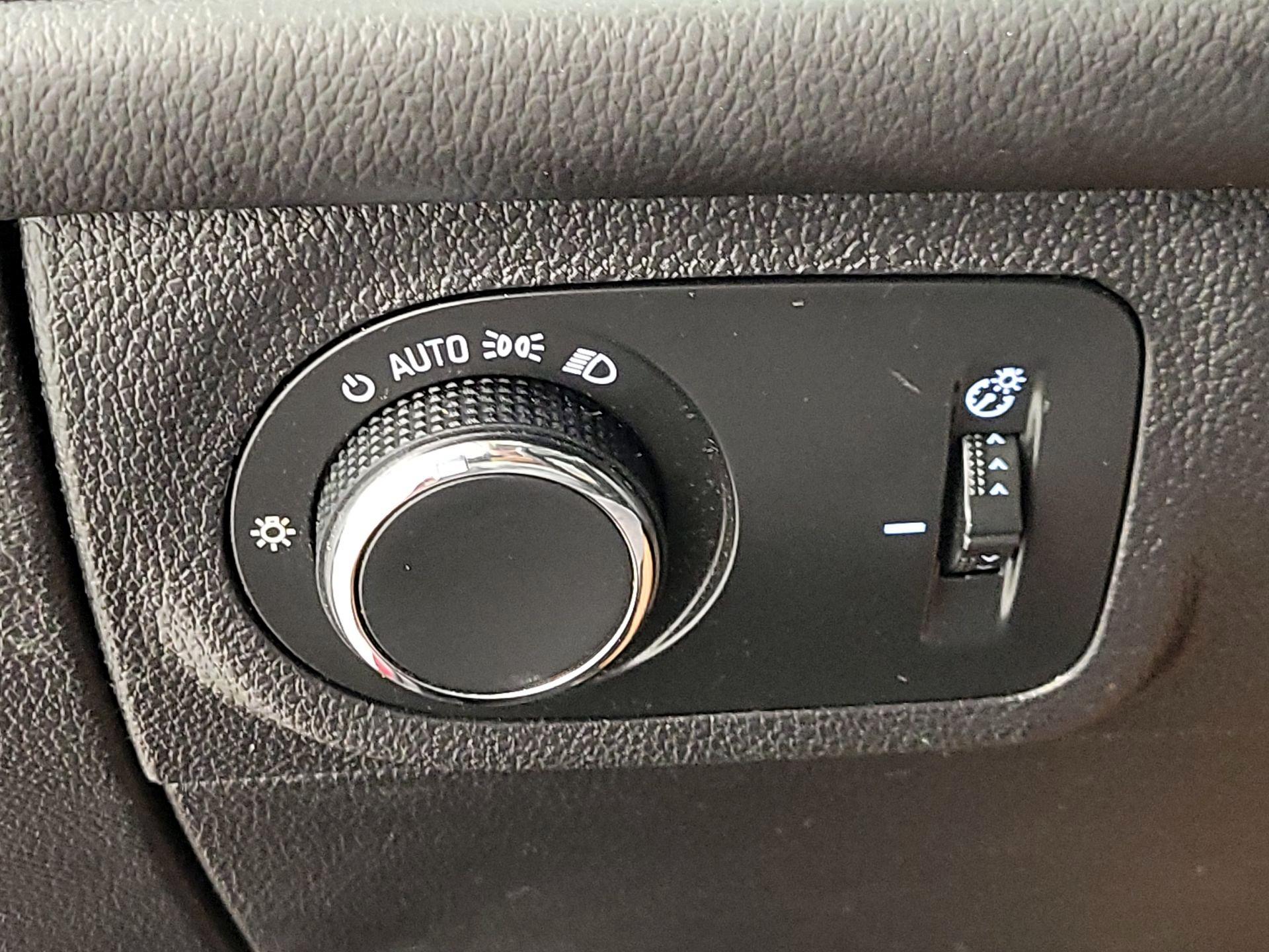 Thumbnail: 2017 Chevrolet Cruze - 13