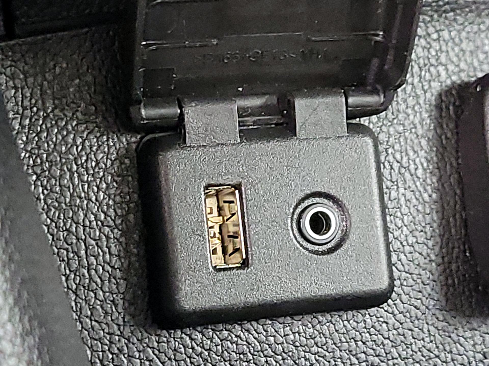 Thumbnail: 2017 Chevrolet Cruze - 18