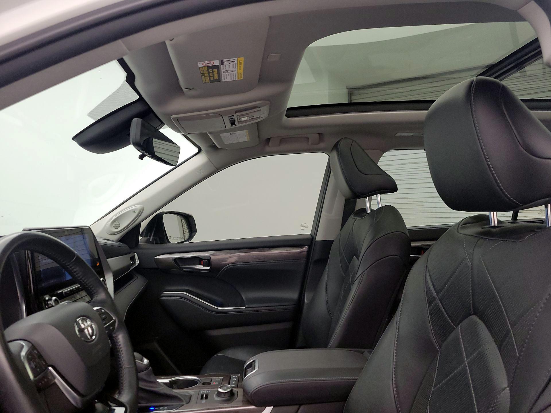 Thumbnail: 2021 Toyota Highlander - 20
