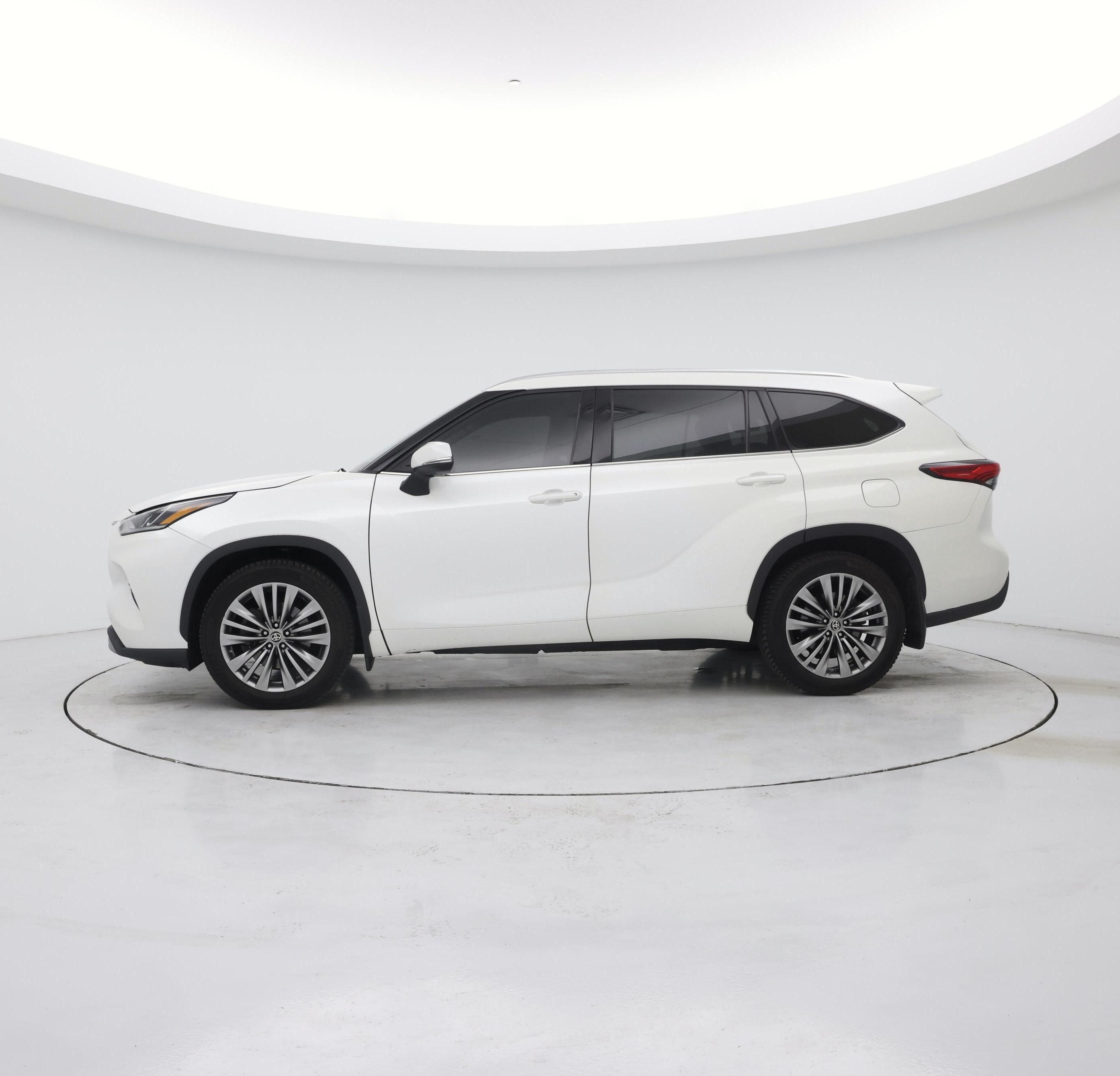 Thumbnail: 2021 Toyota Highlander - 3