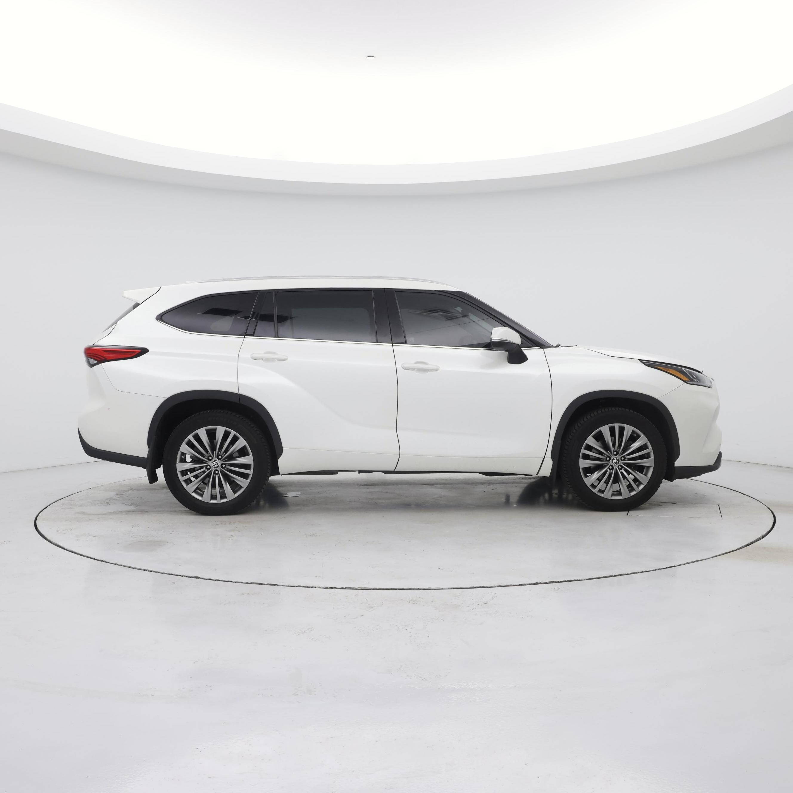 Thumbnail: 2021 Toyota Highlander - 7