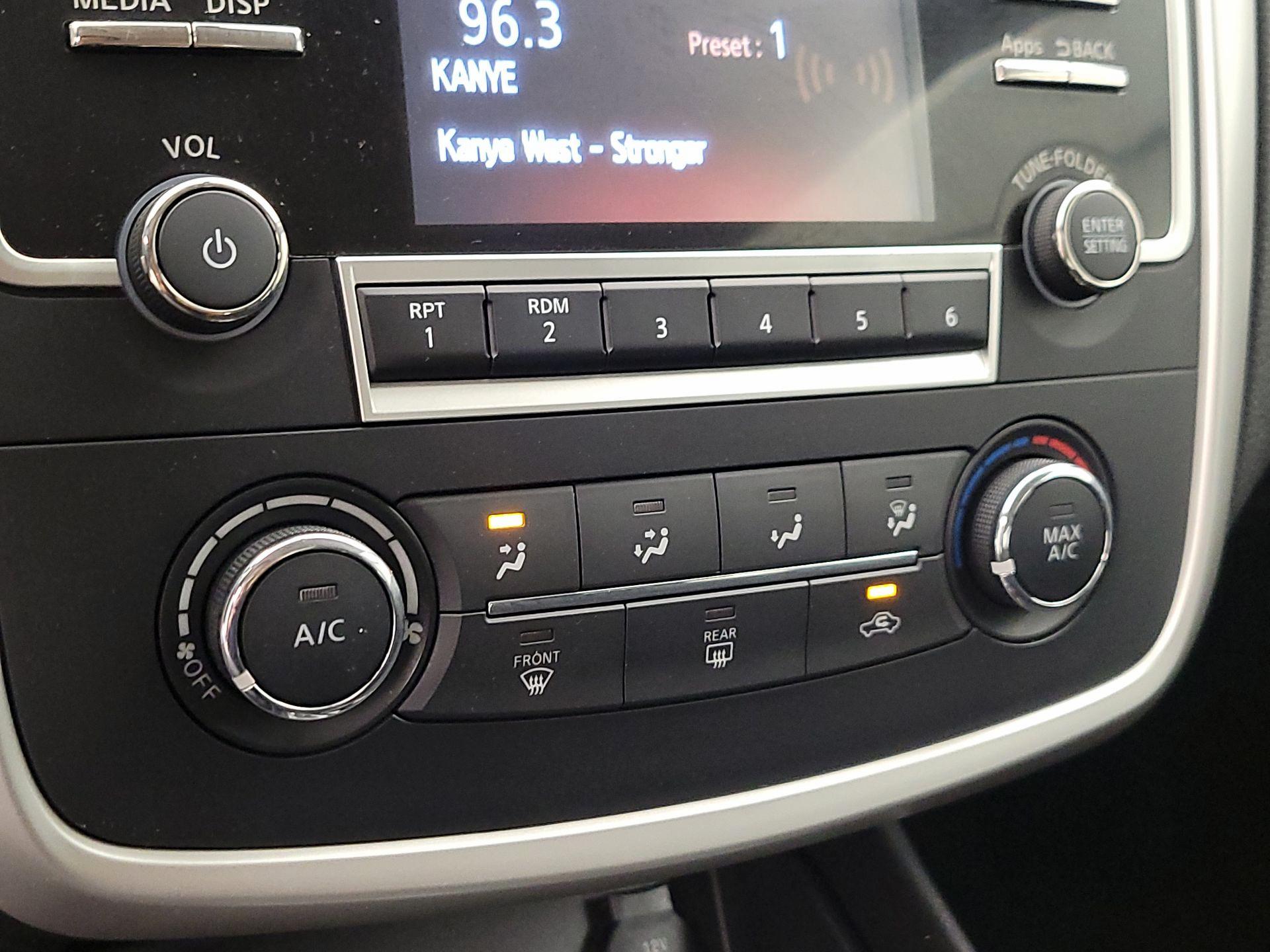 Thumbnail: 2016 Nissan Altima - 16