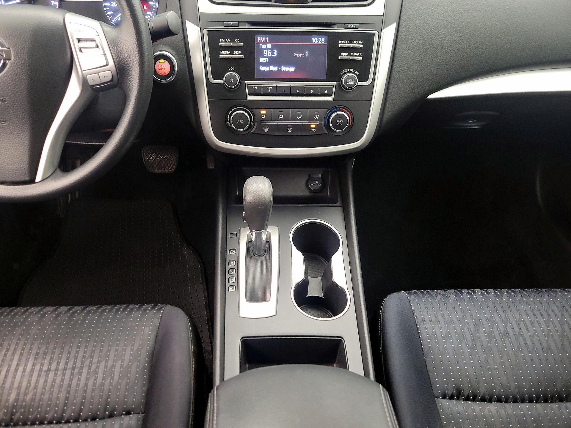 Thumbnail: 2016 Nissan Altima - 17