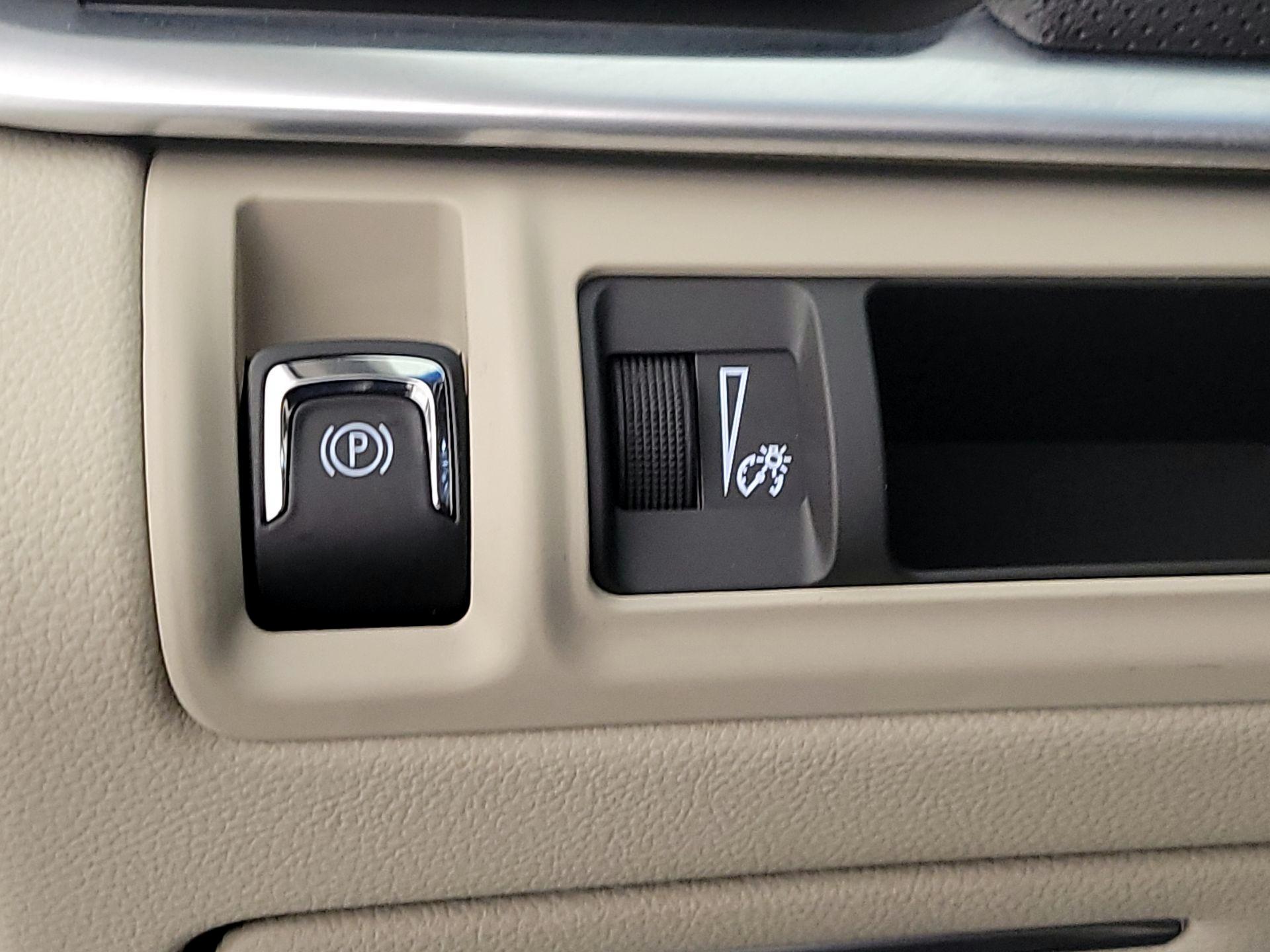 Thumbnail: 2018 Cadillac XTS - 13