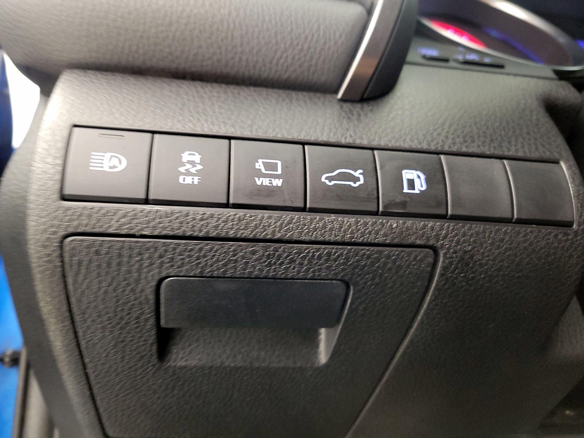 Thumbnail: 2018 Toyota Camry - 13