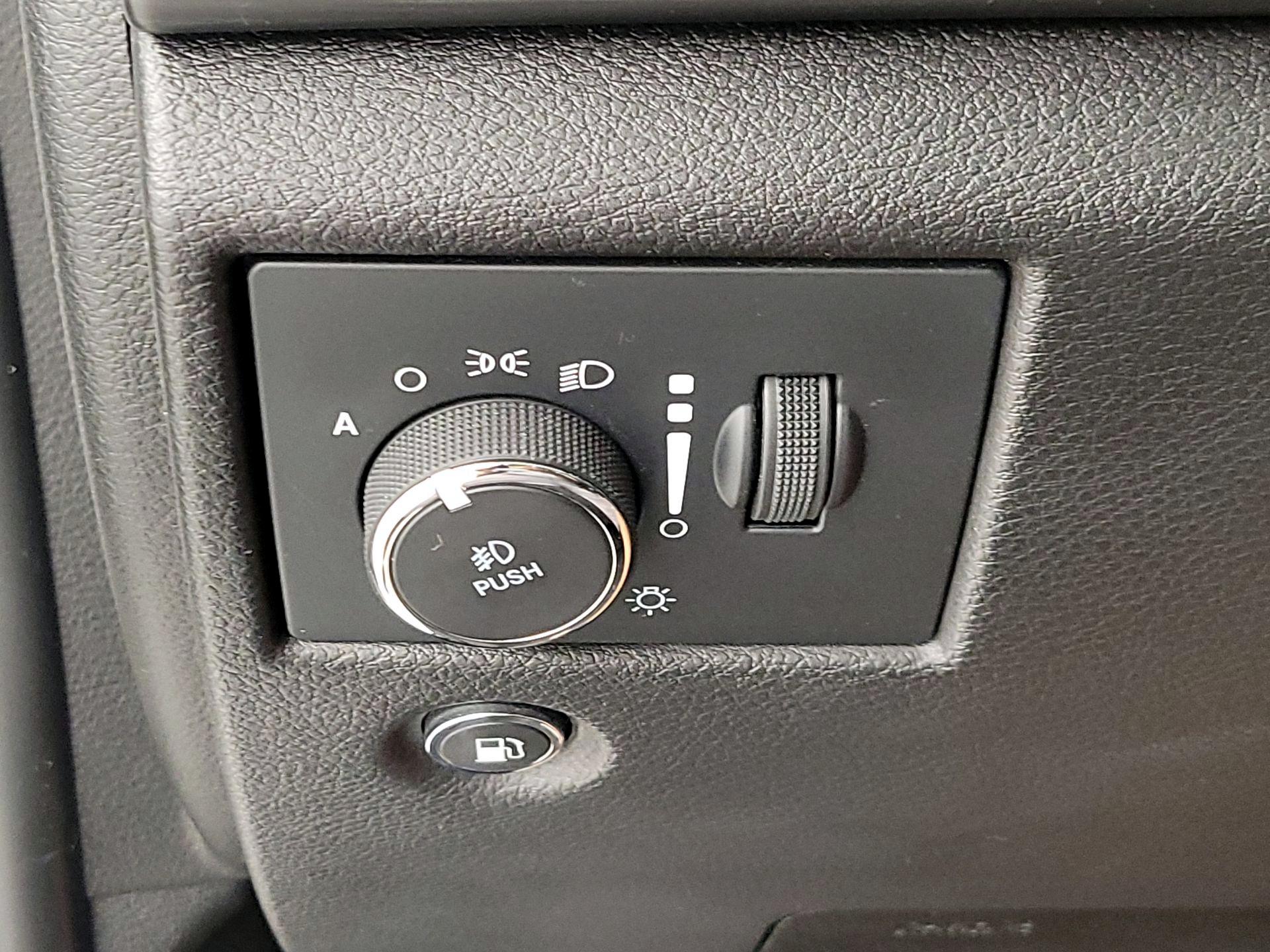 Thumbnail: 2021 Jeep Grand Cherokee - 13