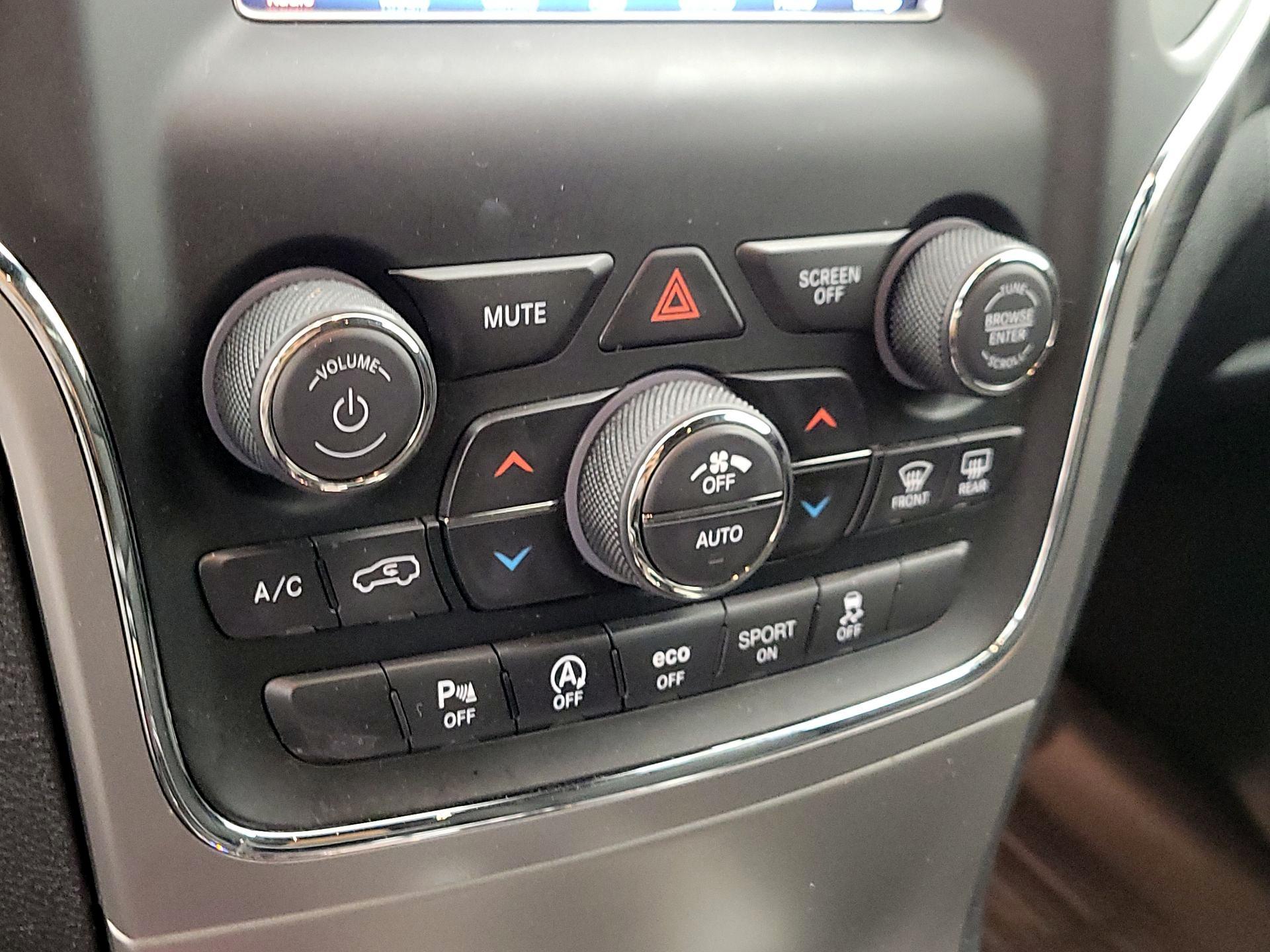 Thumbnail: 2021 Jeep Grand Cherokee - 16