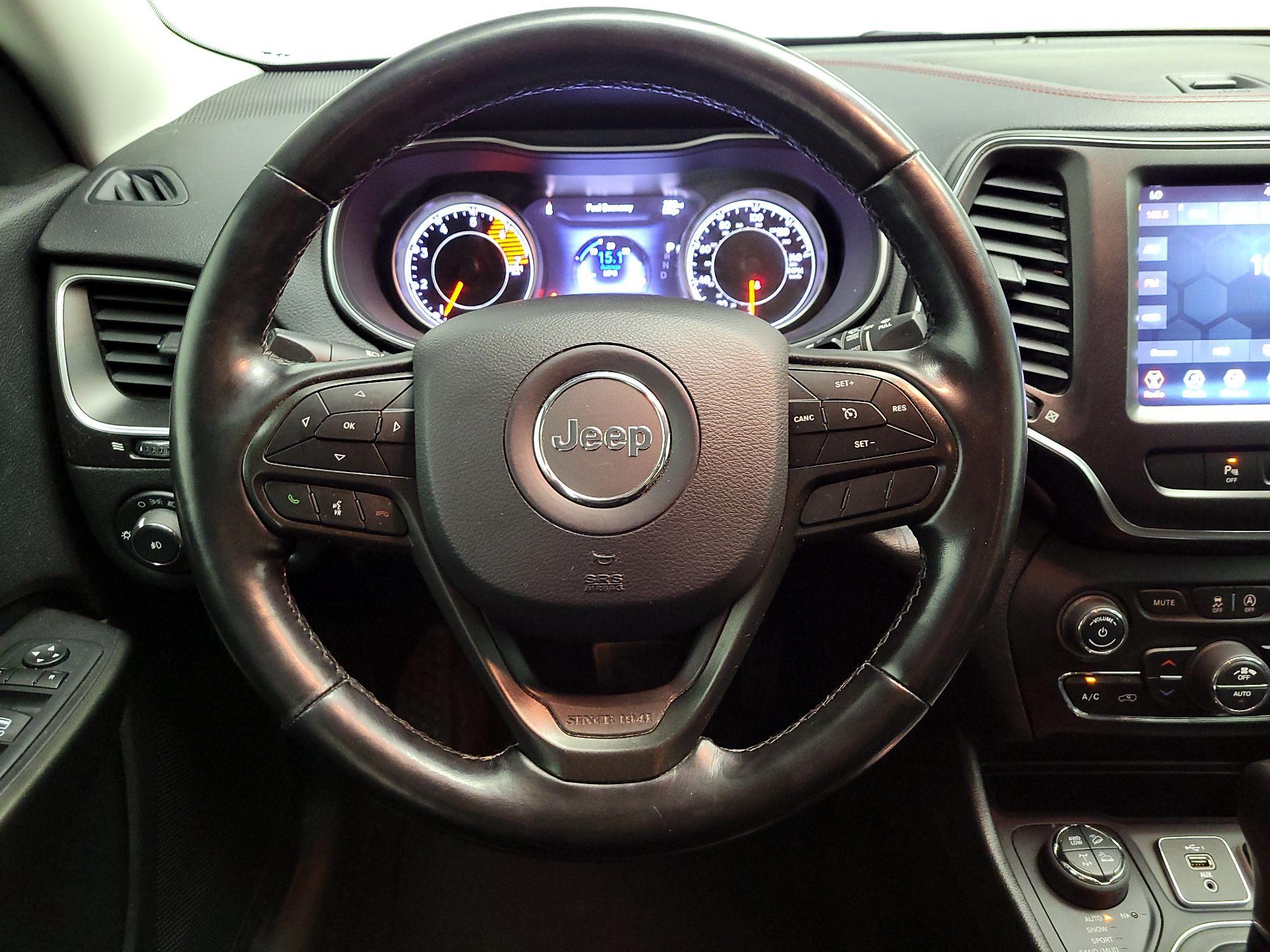 Thumbnail: 2020 Jeep Cherokee - 10