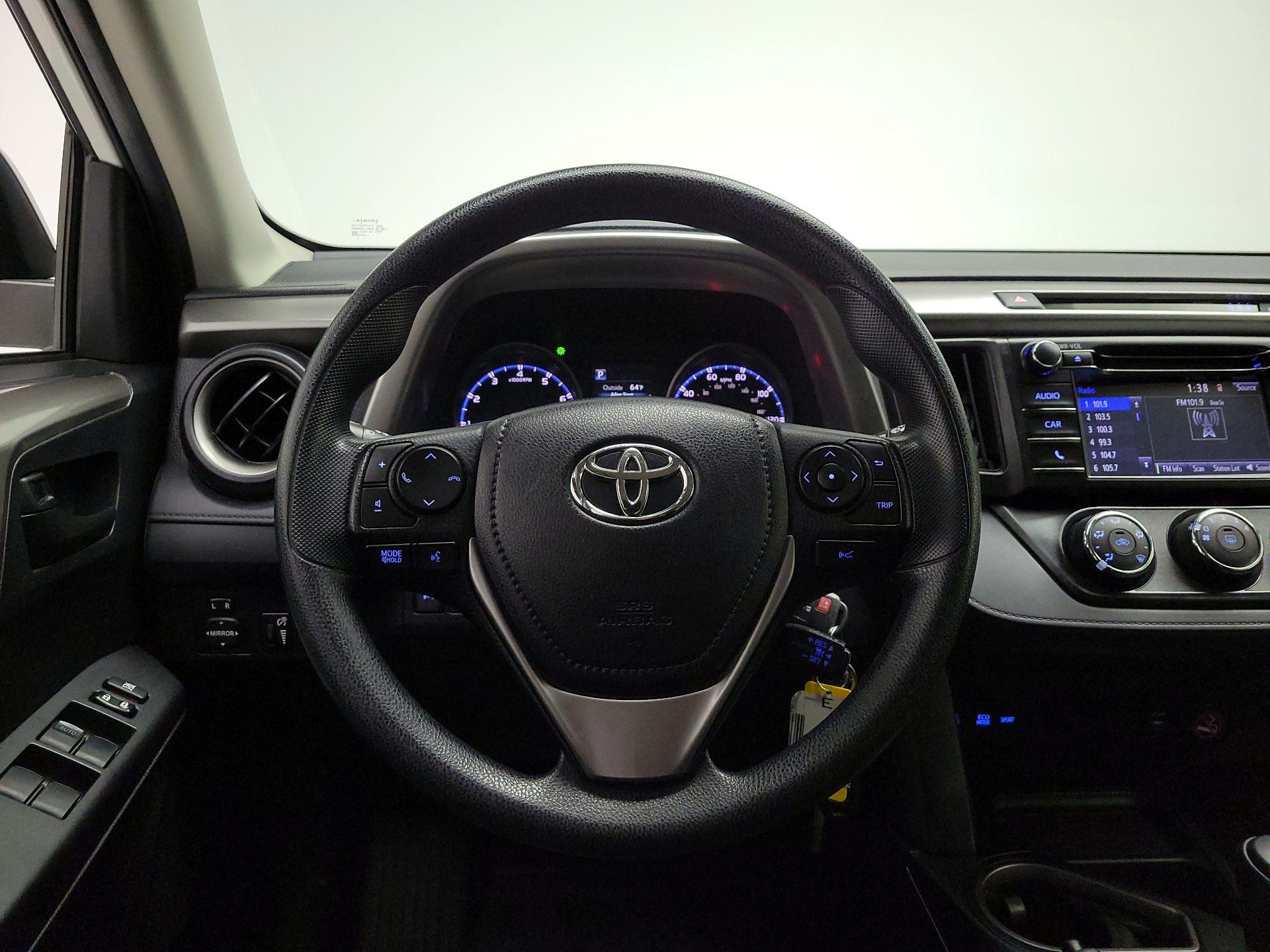 Thumbnail: 2017 Toyota RAV4 - 10