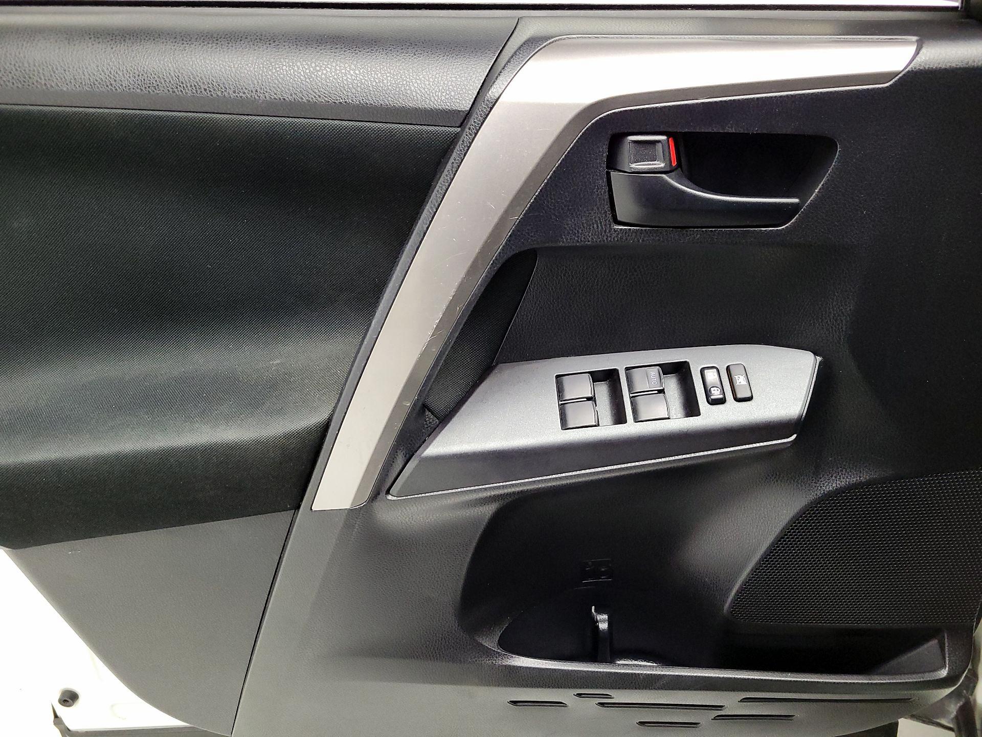 Thumbnail: 2017 Toyota RAV4 - 12