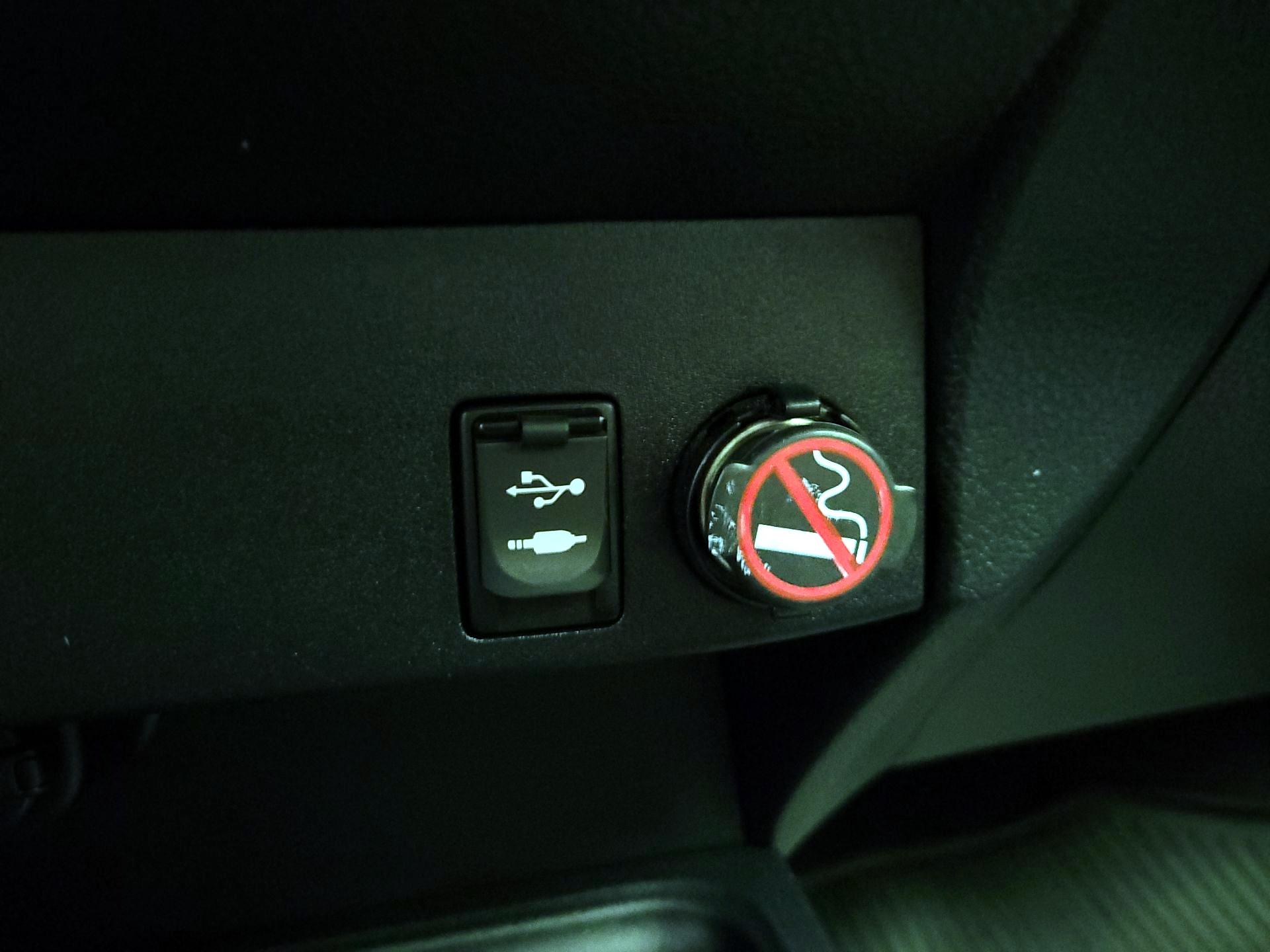 Thumbnail: 2017 Toyota RAV4 - 18