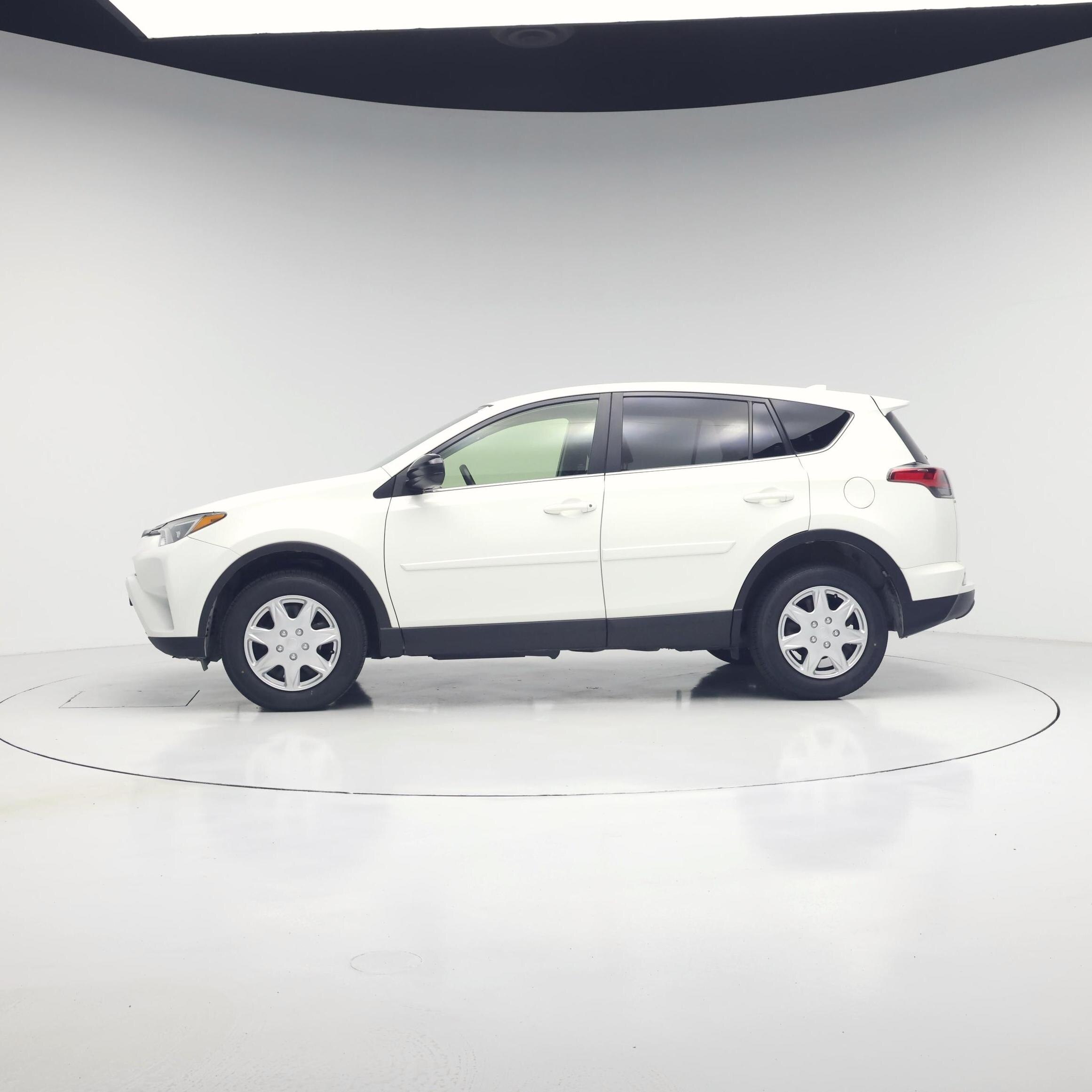 Thumbnail: 2017 Toyota RAV4 - 3