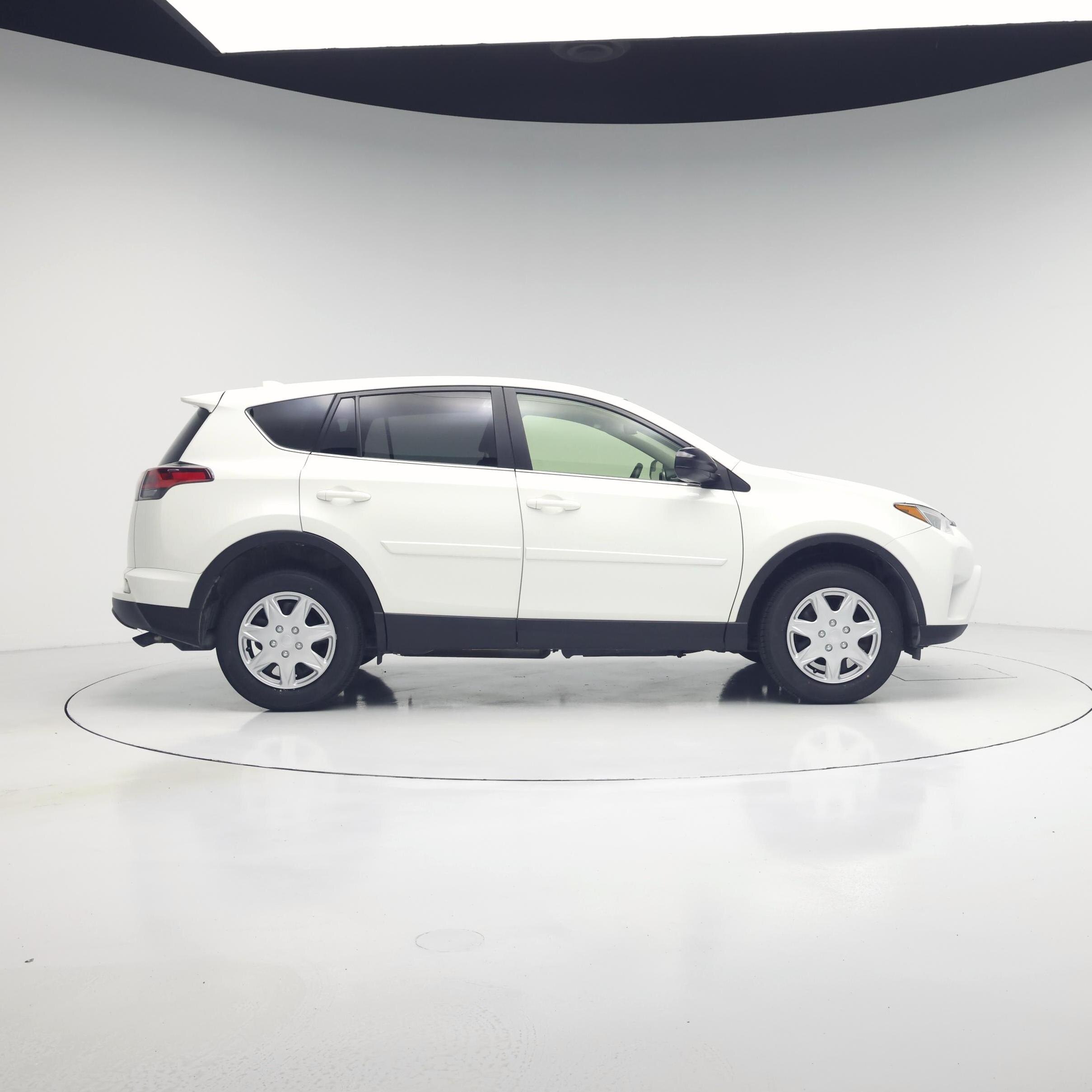 Thumbnail: 2017 Toyota RAV4 - 7