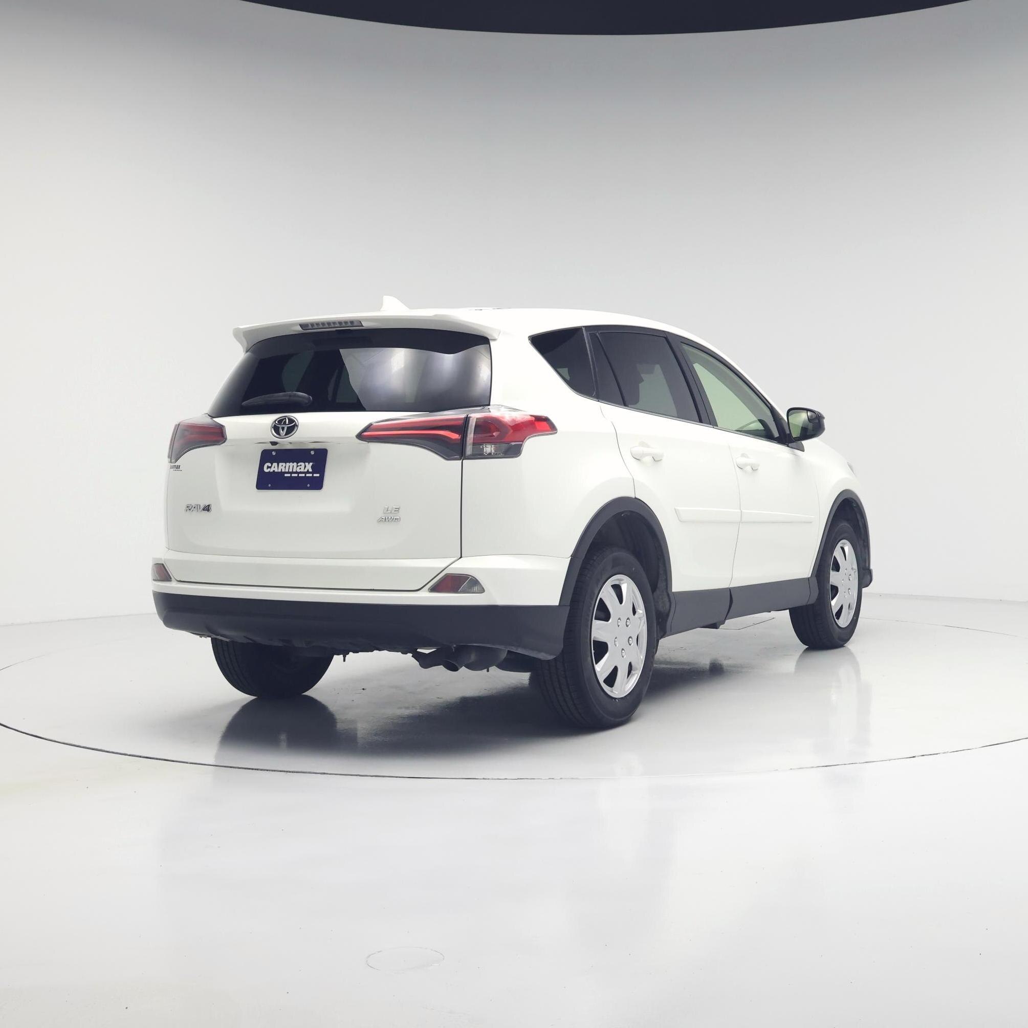 Thumbnail: 2017 Toyota RAV4 - 8