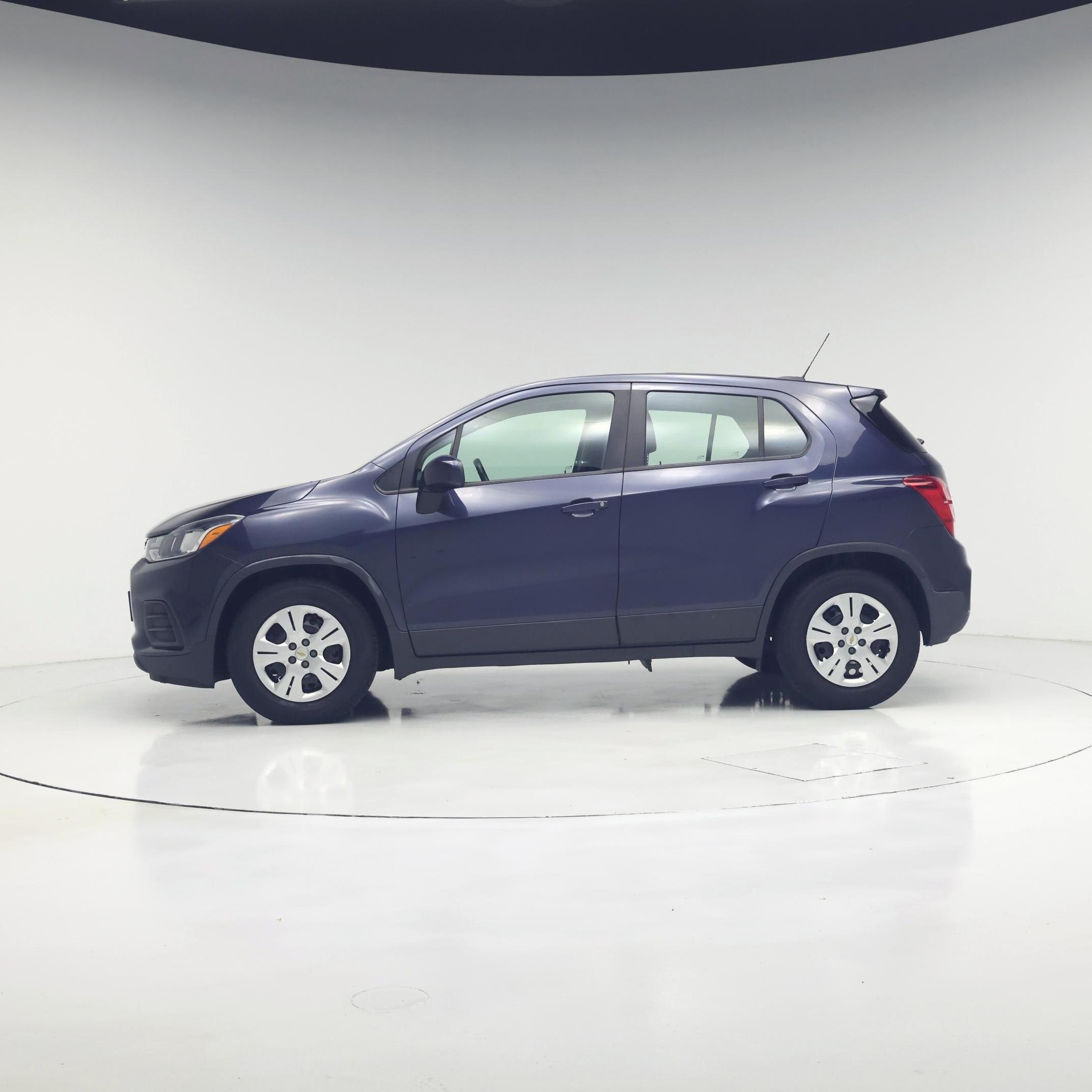 Thumbnail: 2018 Chevrolet Trax - 3
