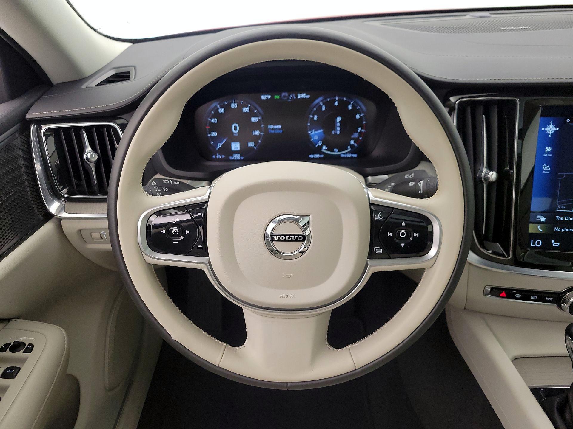 Thumbnail: 2020 Volvo S60 - 10