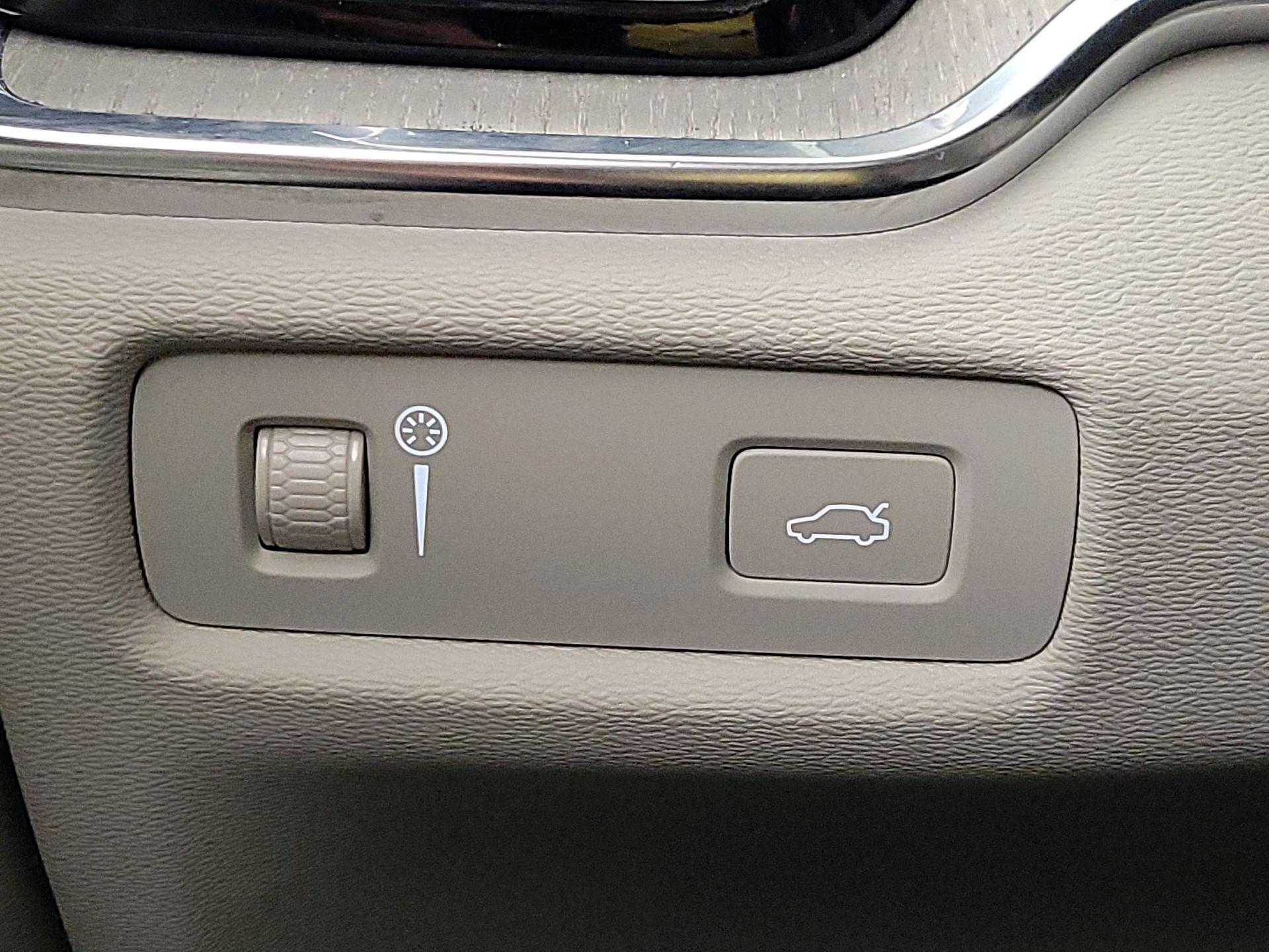 Thumbnail: 2020 Volvo S60 - 13