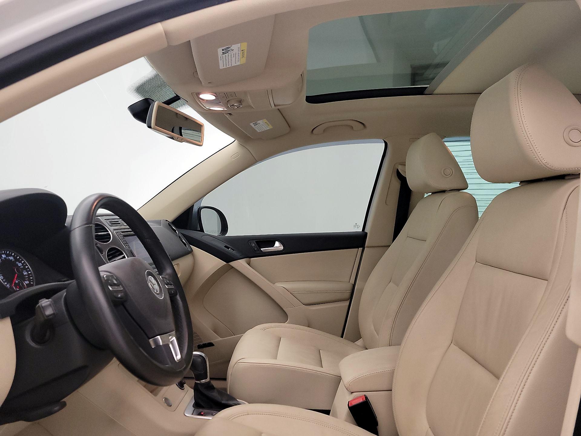 Thumbnail: 2017 Volkswagen Tiguan - 19