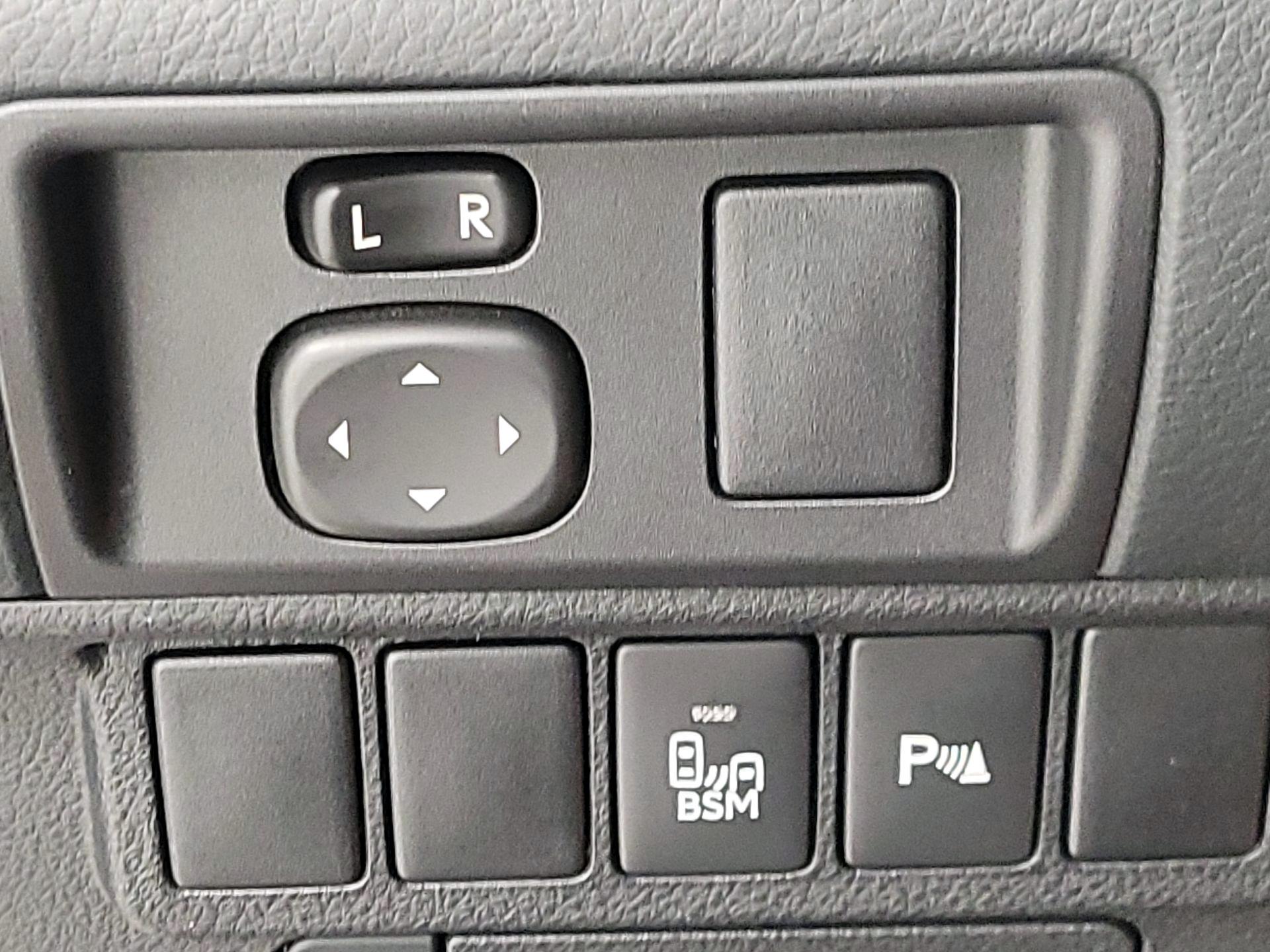 Thumbnail: 2014 Lexus ES - 13