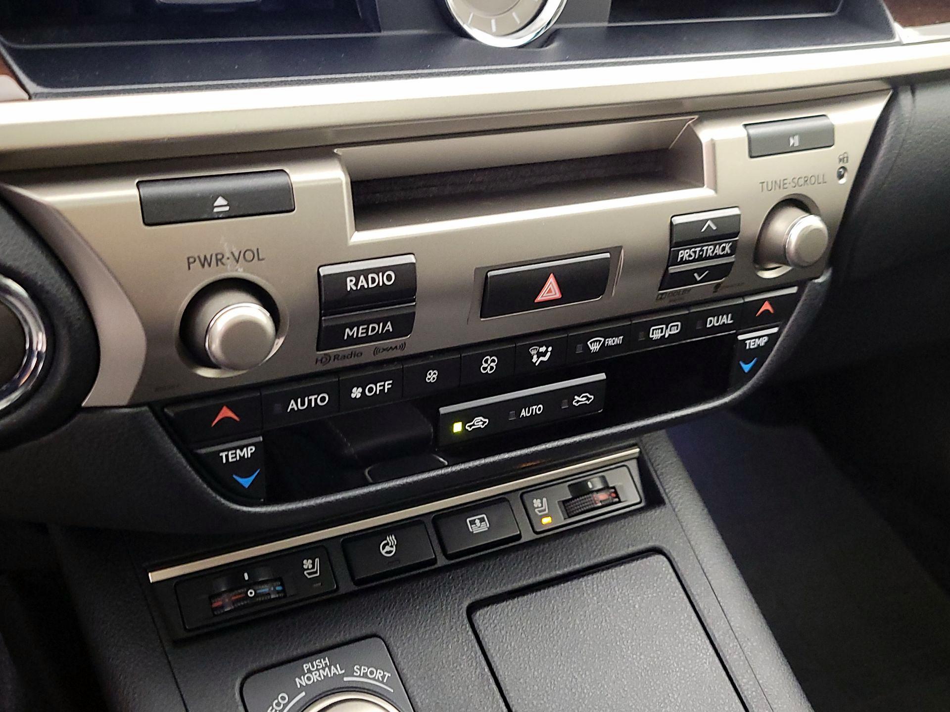 Thumbnail: 2014 Lexus ES - 16