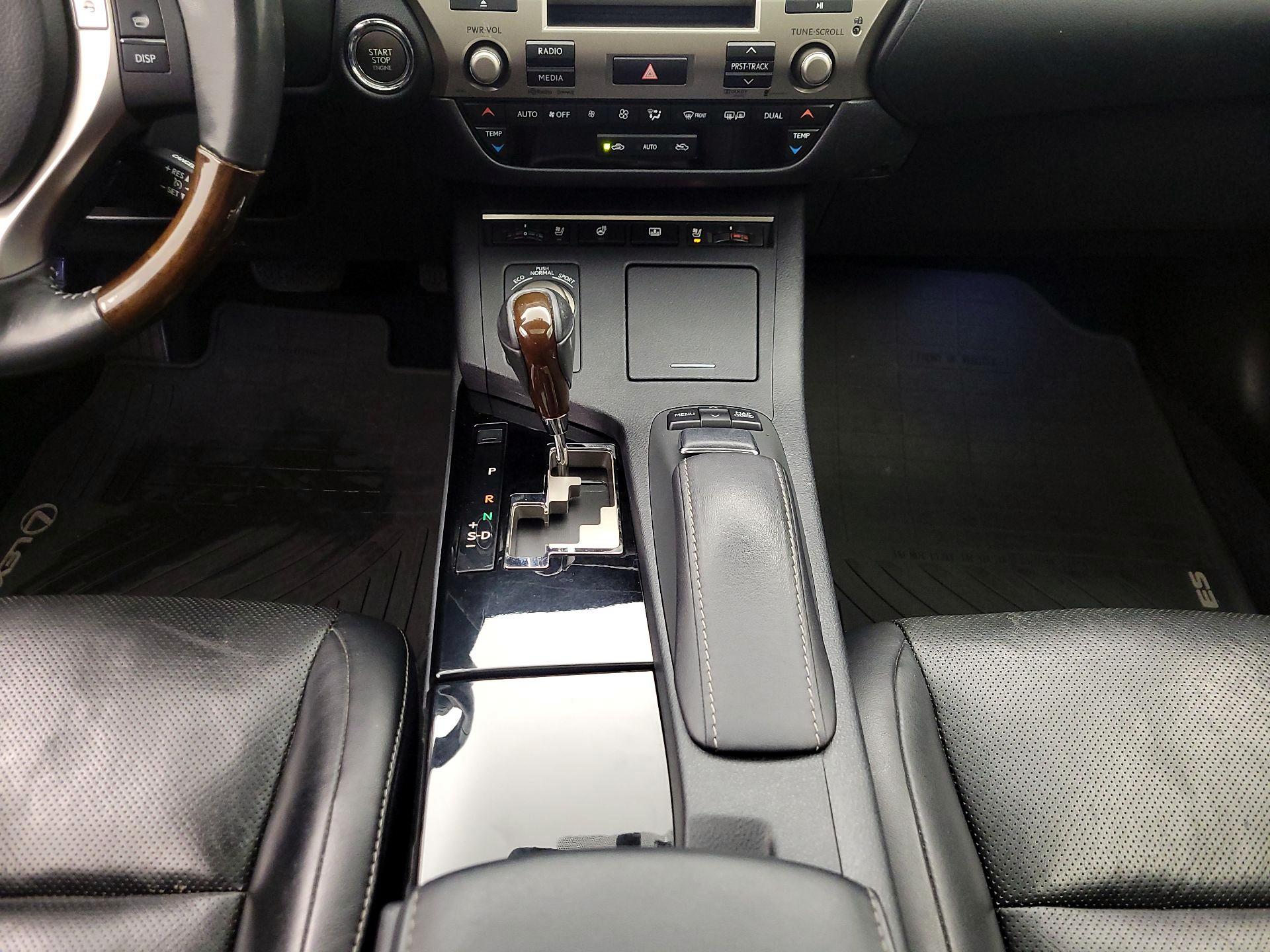Thumbnail: 2014 Lexus ES - 17