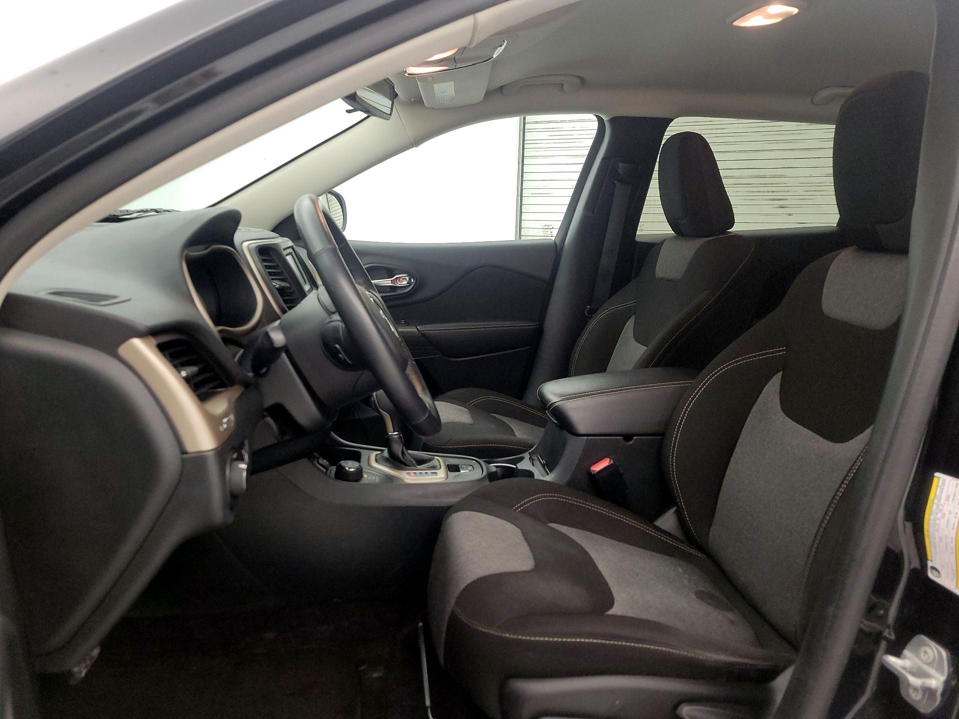Thumbnail: 2016 Jeep Cherokee - 11