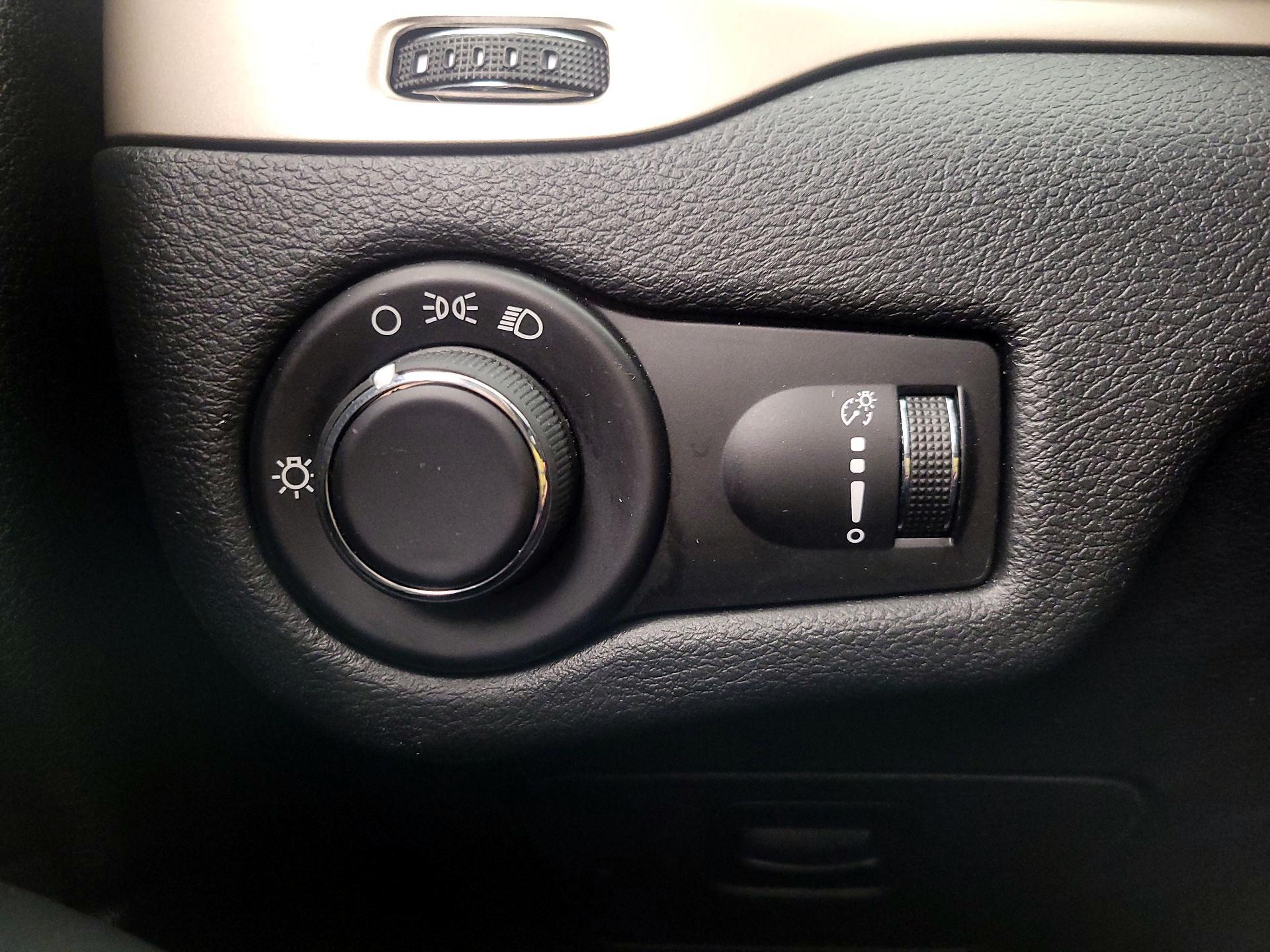 Thumbnail: 2016 Jeep Cherokee - 13