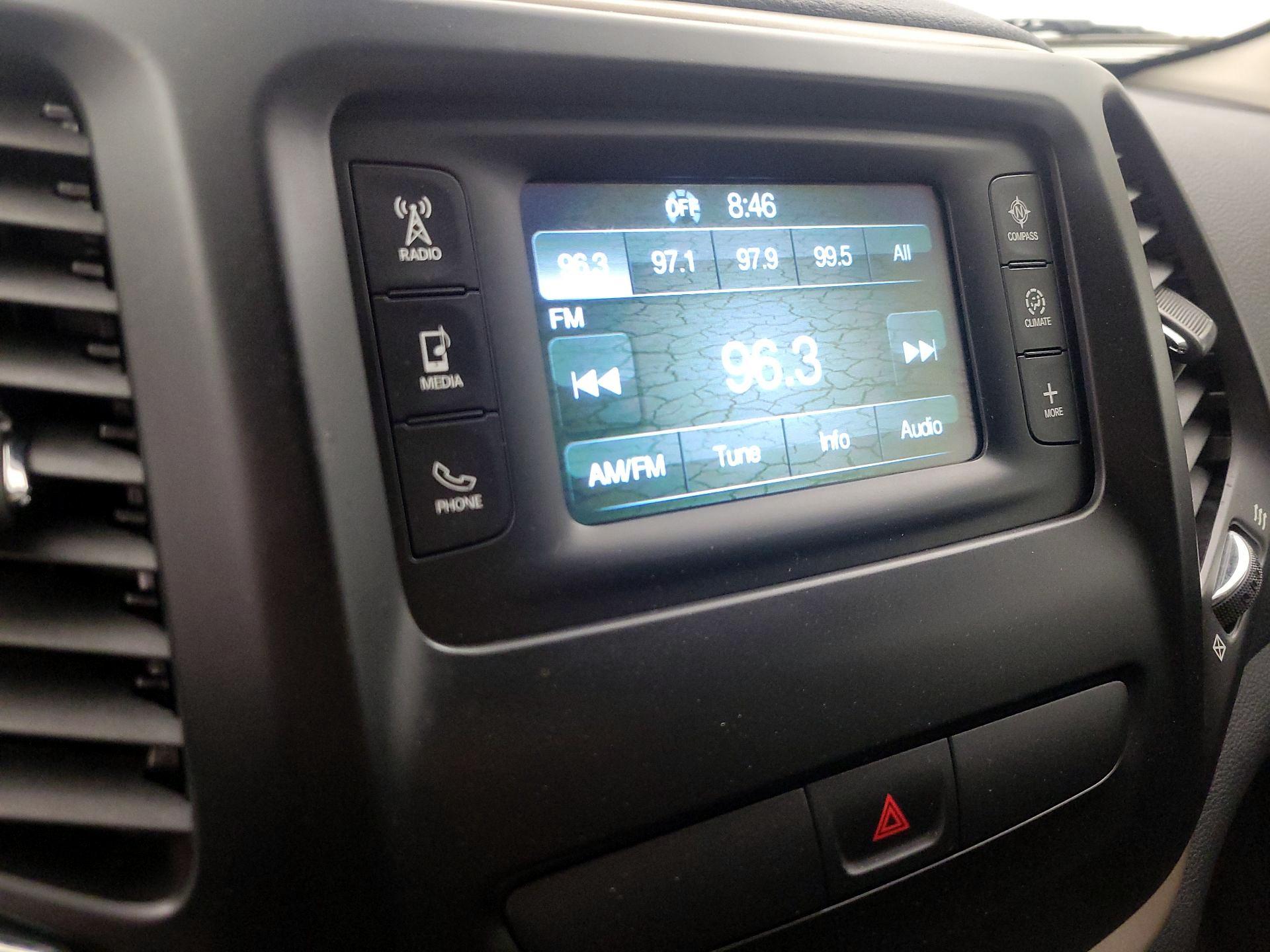 Thumbnail: 2016 Jeep Cherokee - 15