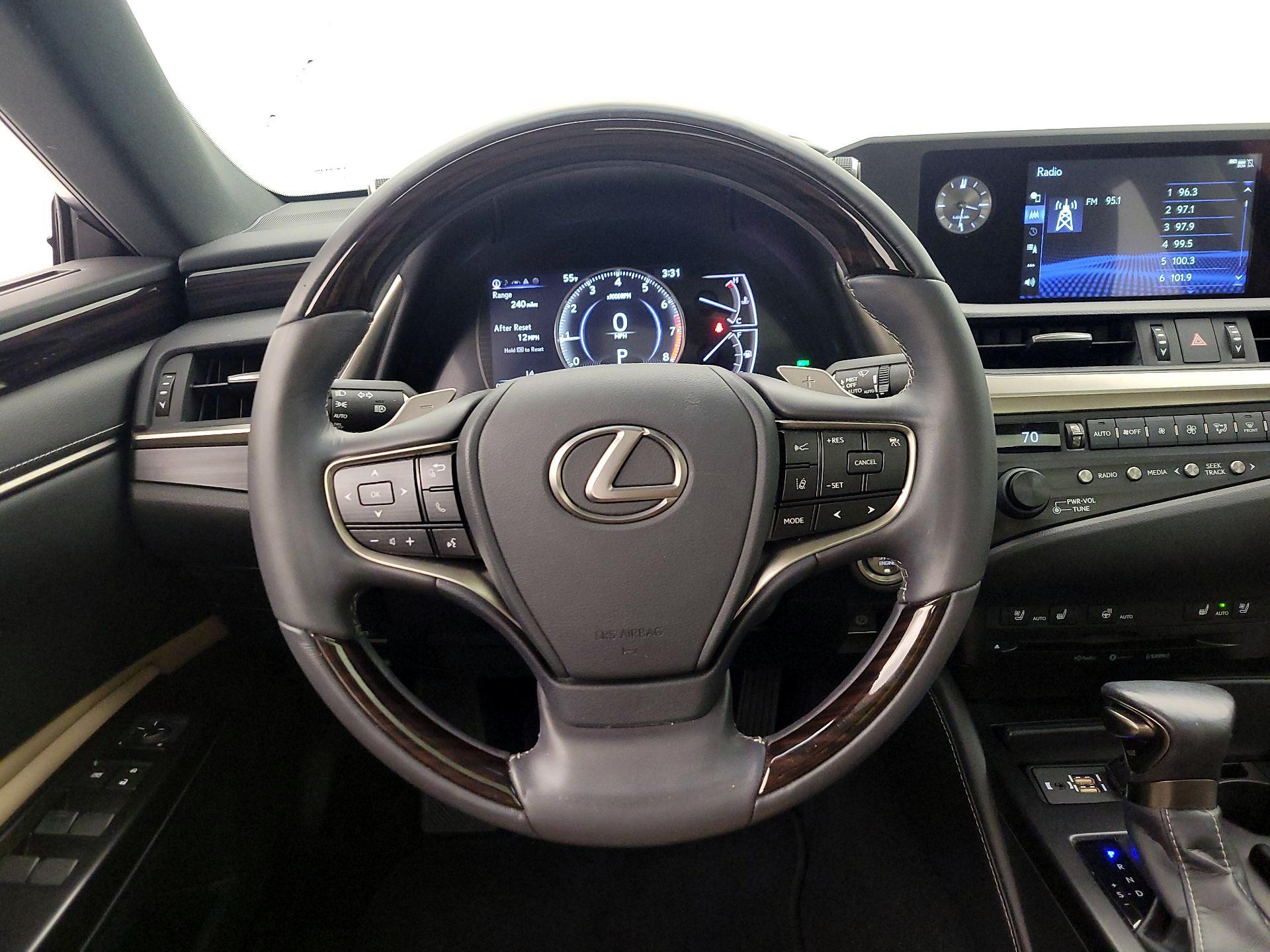 Thumbnail: 2019 Lexus ES - 10