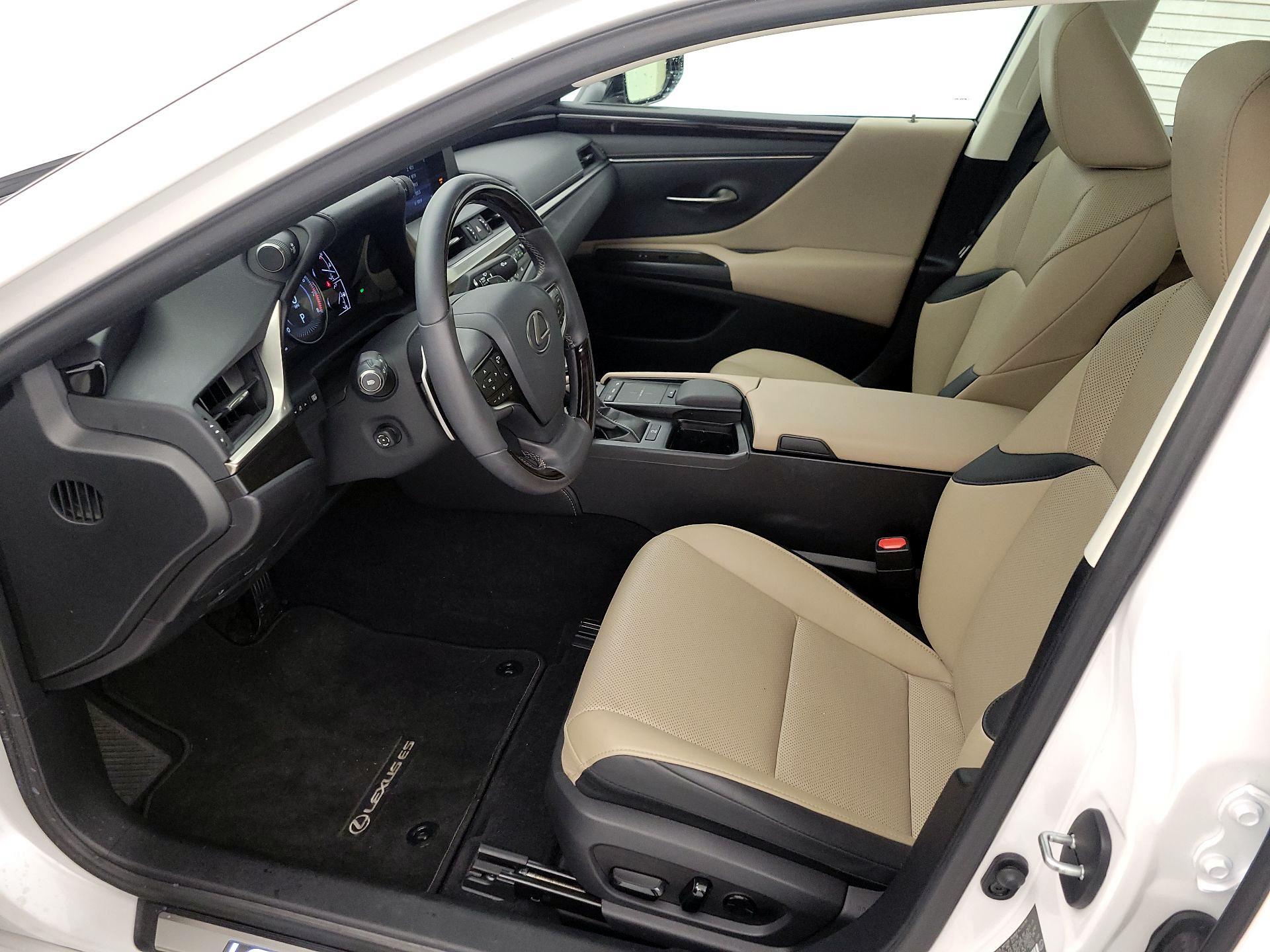 Thumbnail: 2019 Lexus ES - 11