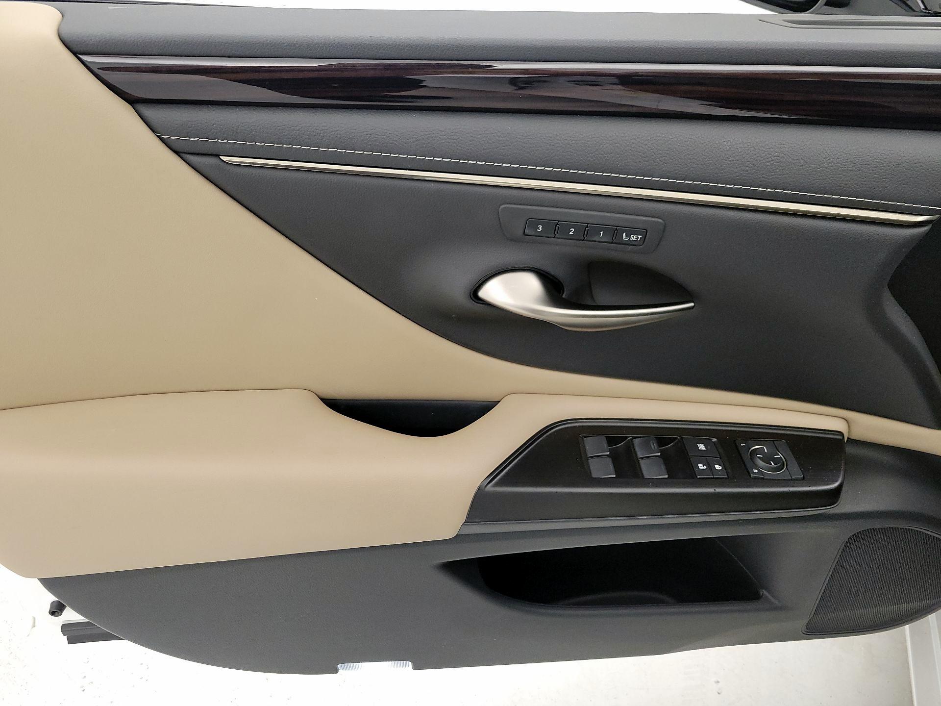 Thumbnail: 2019 Lexus ES - 12