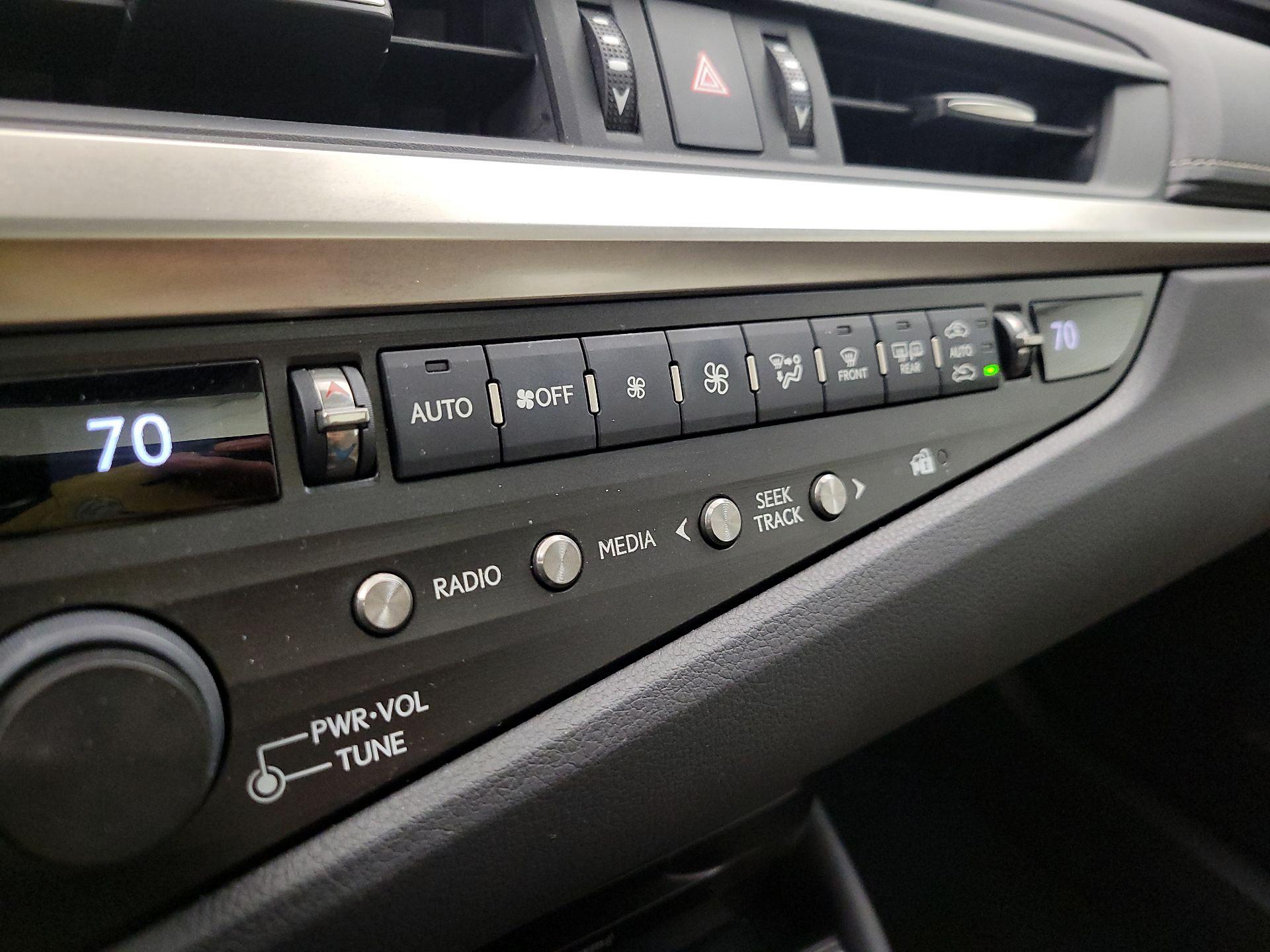 Thumbnail: 2019 Lexus ES - 15