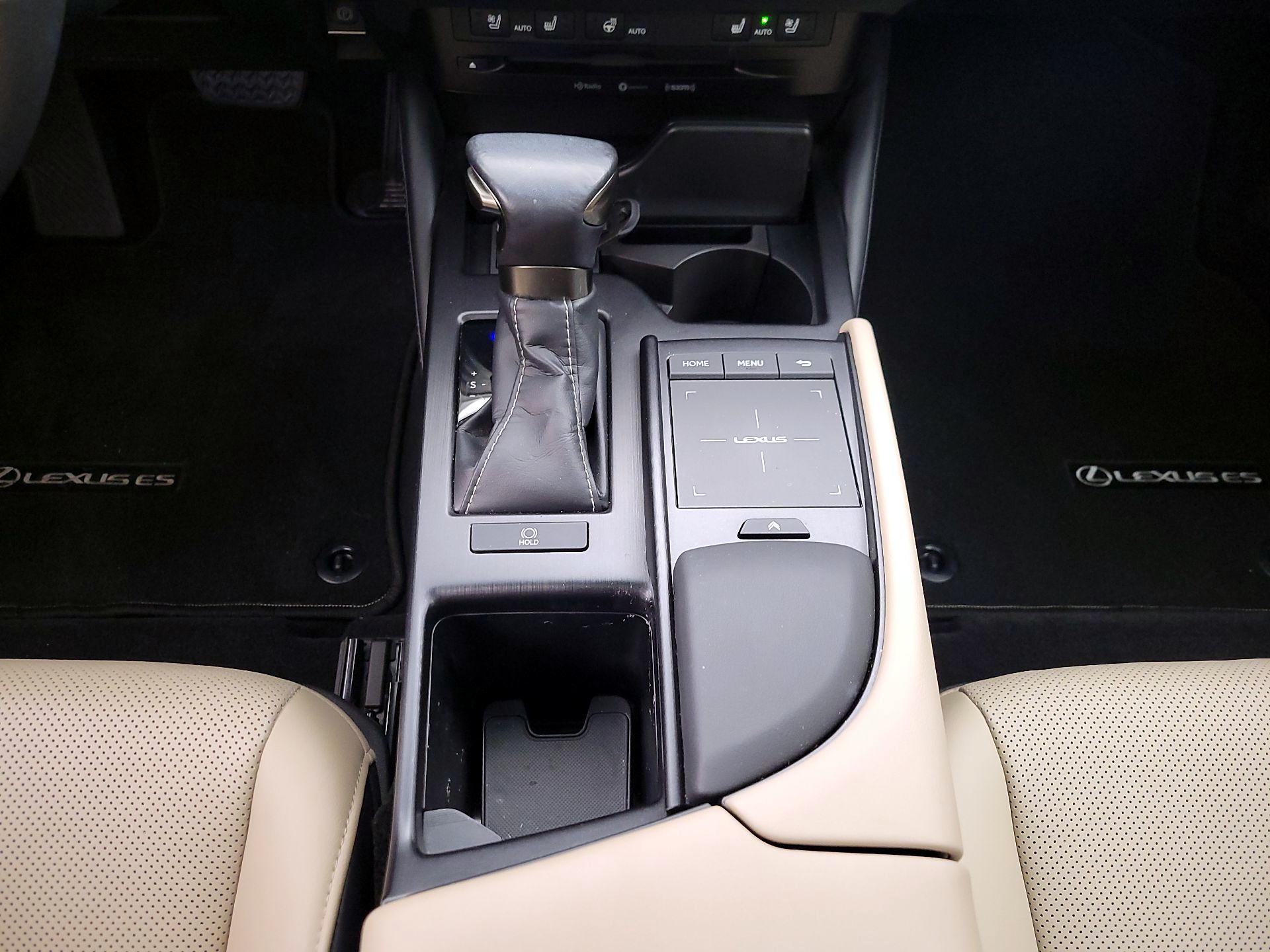 Thumbnail: 2019 Lexus ES - 16
