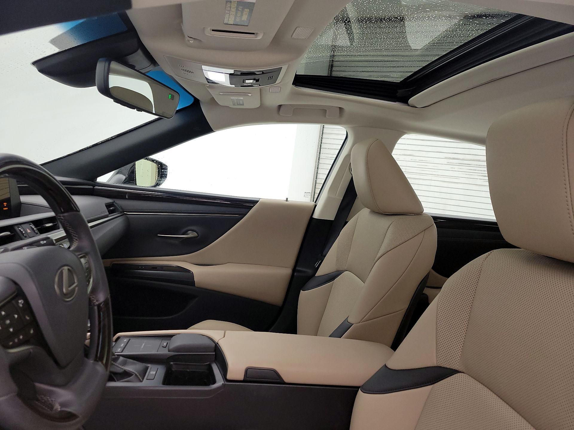 Thumbnail: 2019 Lexus ES - 18