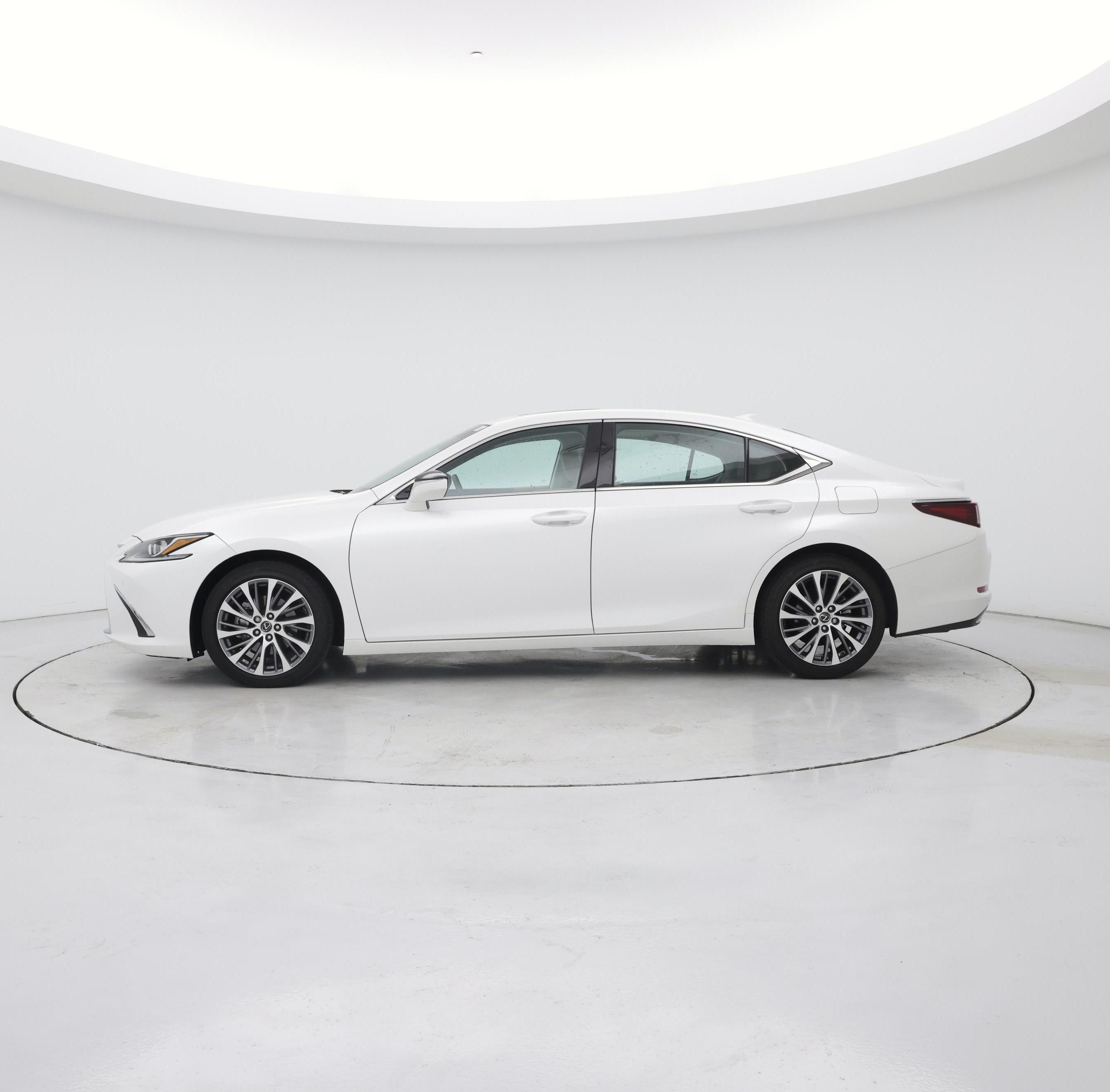 Thumbnail: 2019 Lexus ES - 3