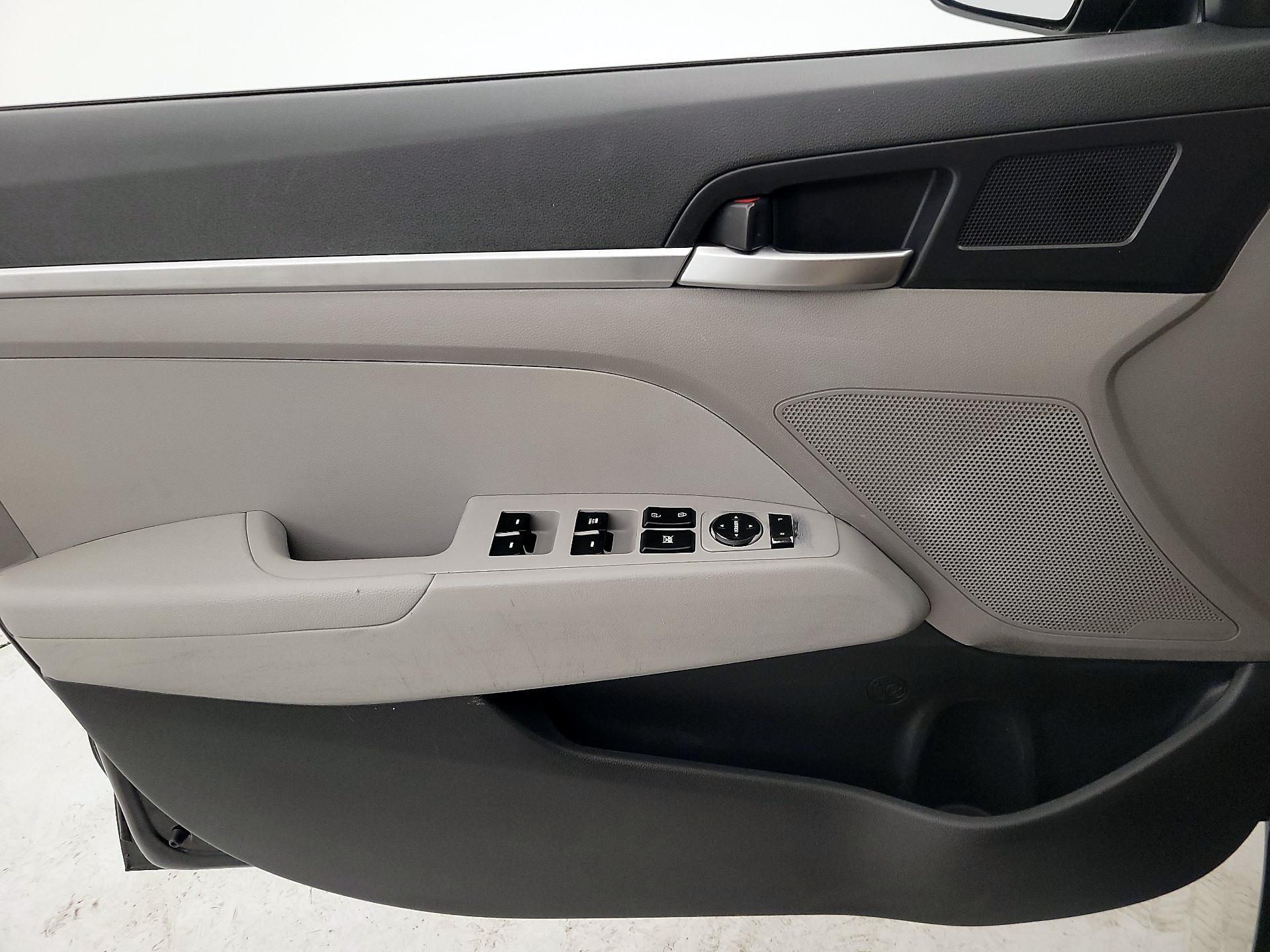 Thumbnail: 2019 Hyundai Elantra - 12