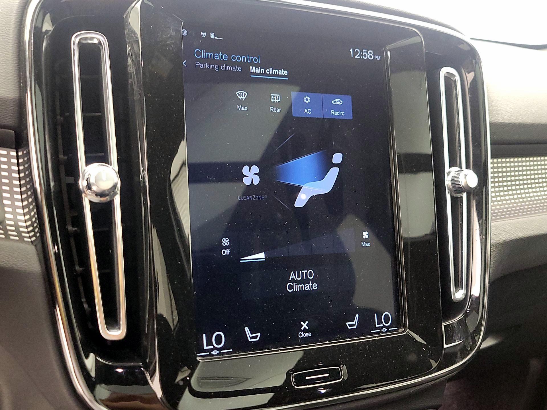 Thumbnail: 2020 Volvo XC40 - 16
