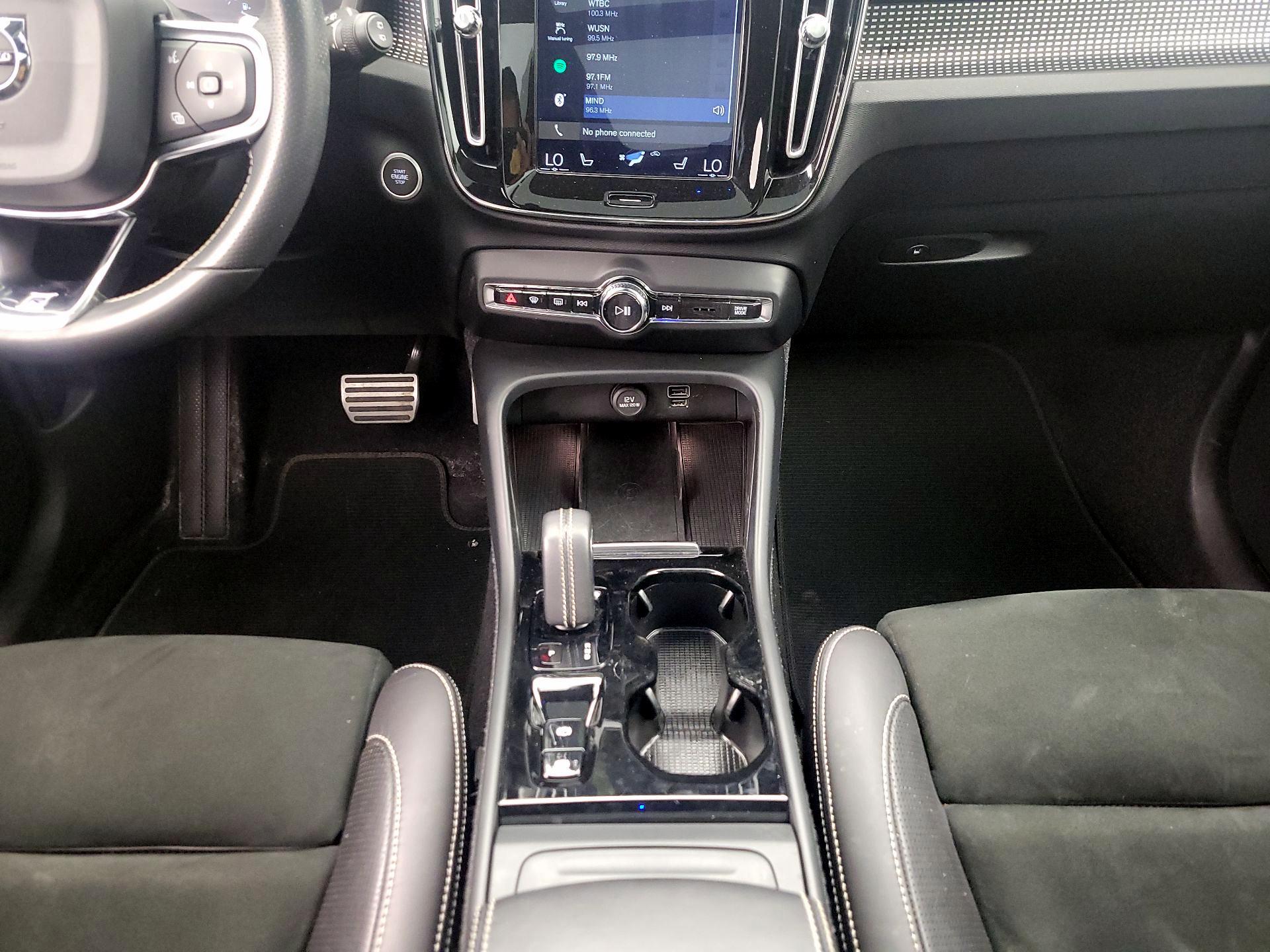 Thumbnail: 2020 Volvo XC40 - 17
