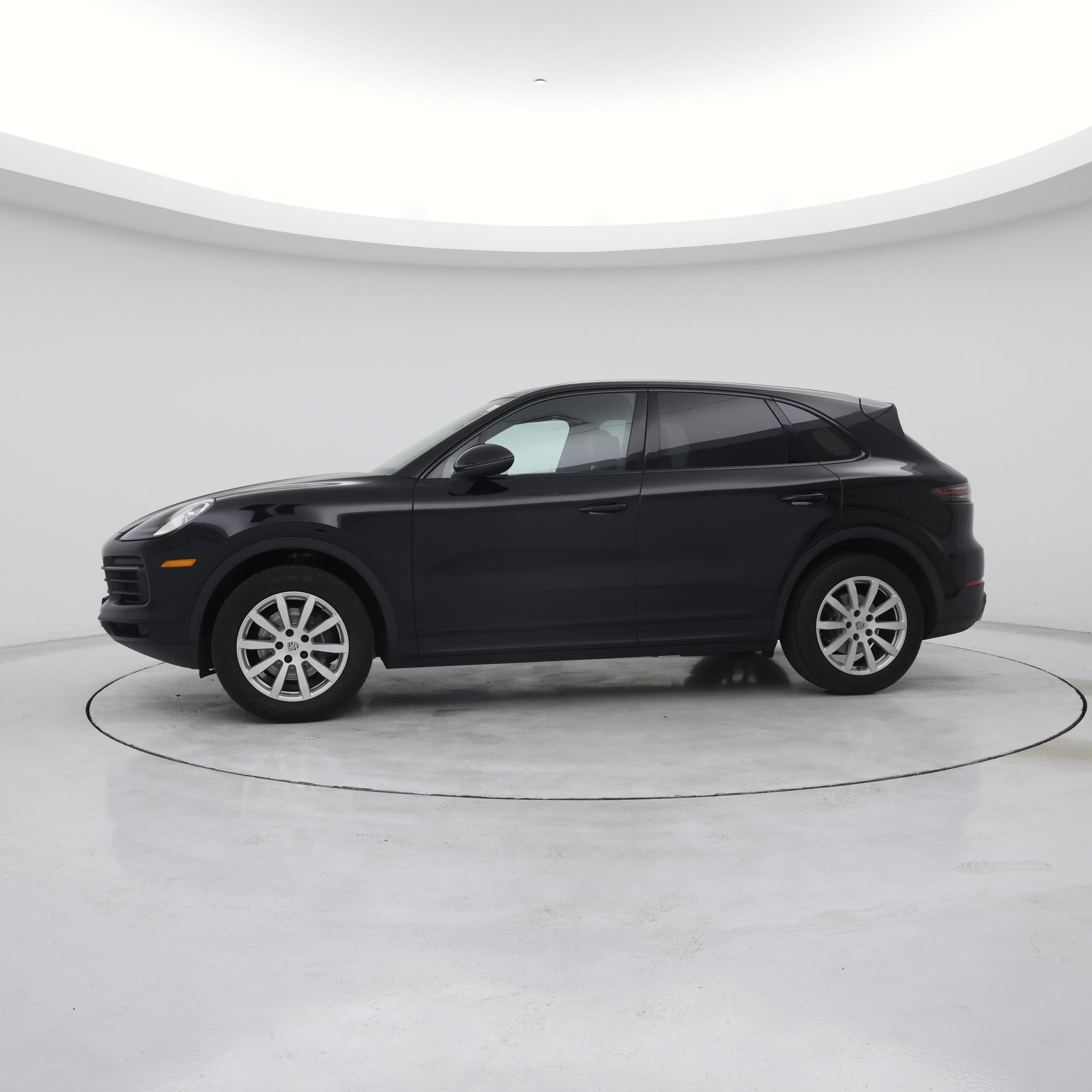 Thumbnail: 2020 Porsche Cayenne - 3