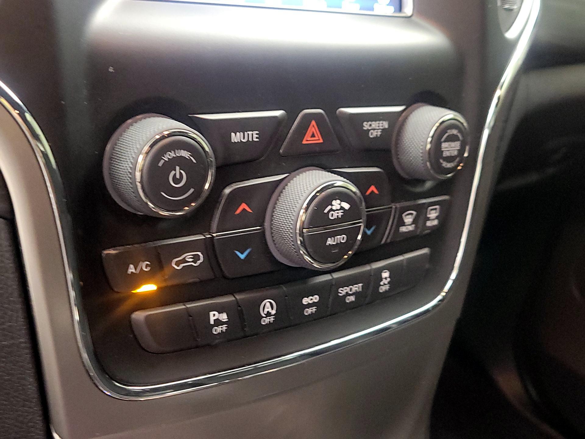 Thumbnail: 2021 Jeep Grand Cherokee - 16