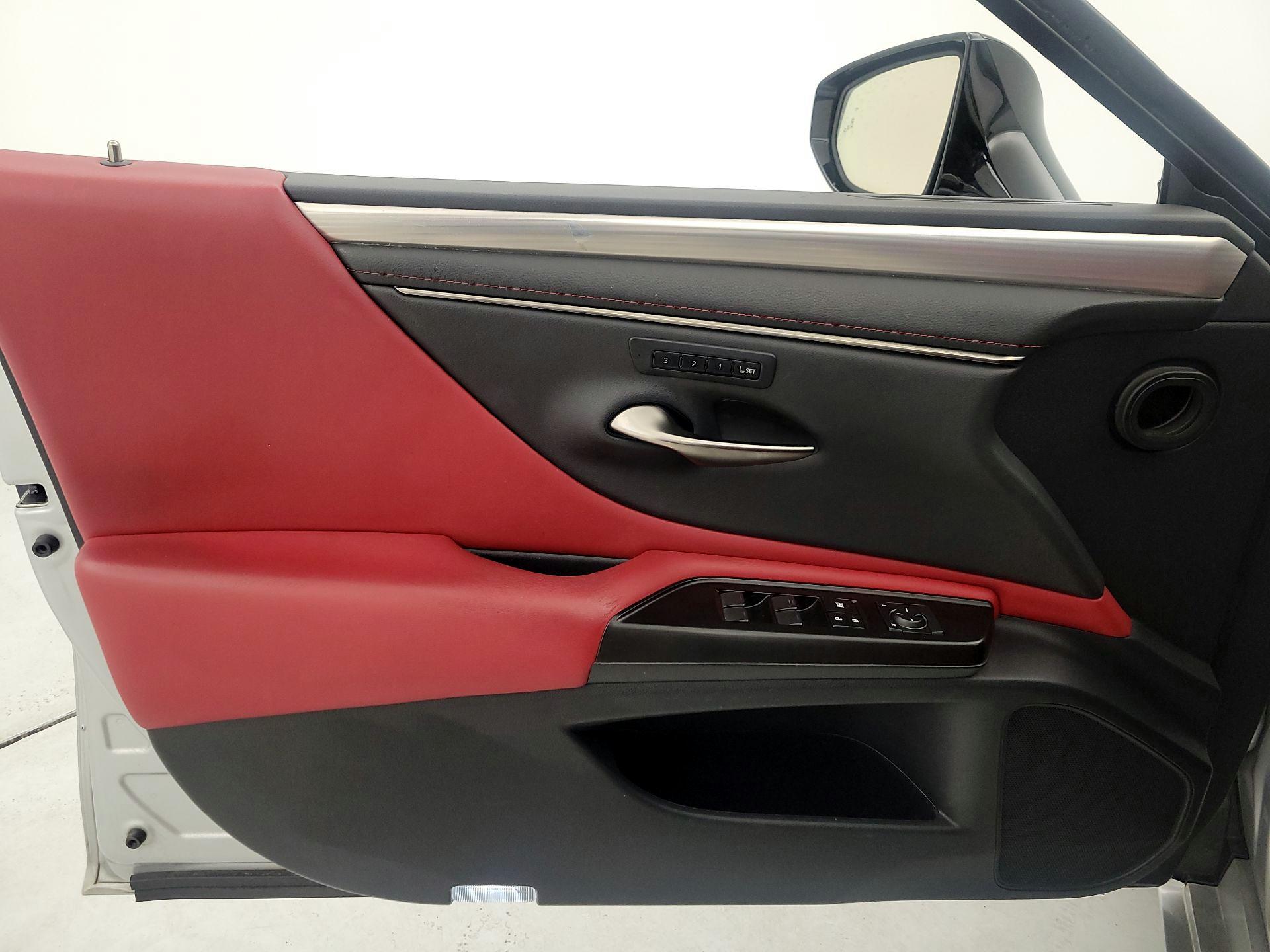 Thumbnail: 2019 Lexus ES - 12
