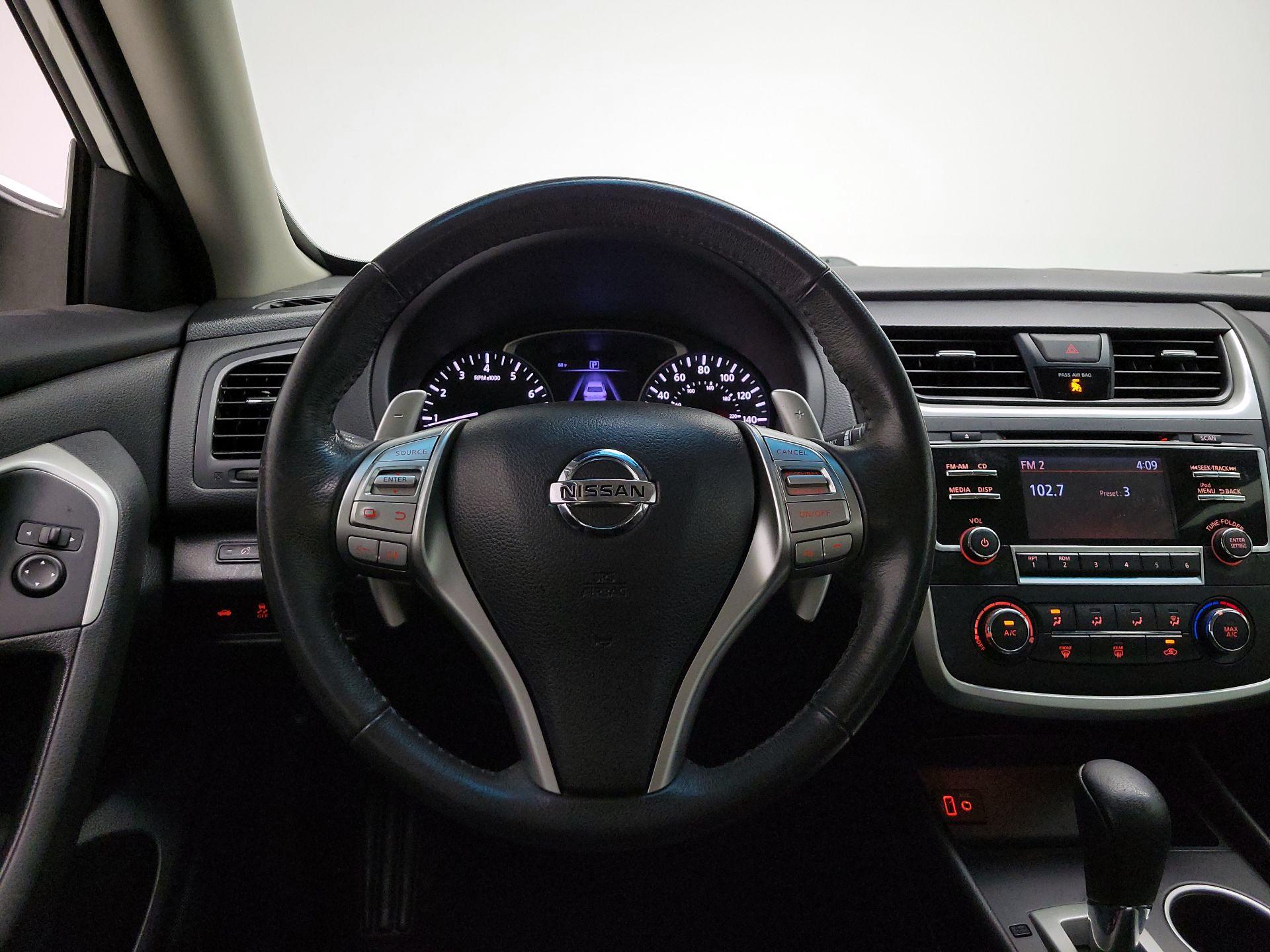 Thumbnail: 2017 Nissan Altima - 10
