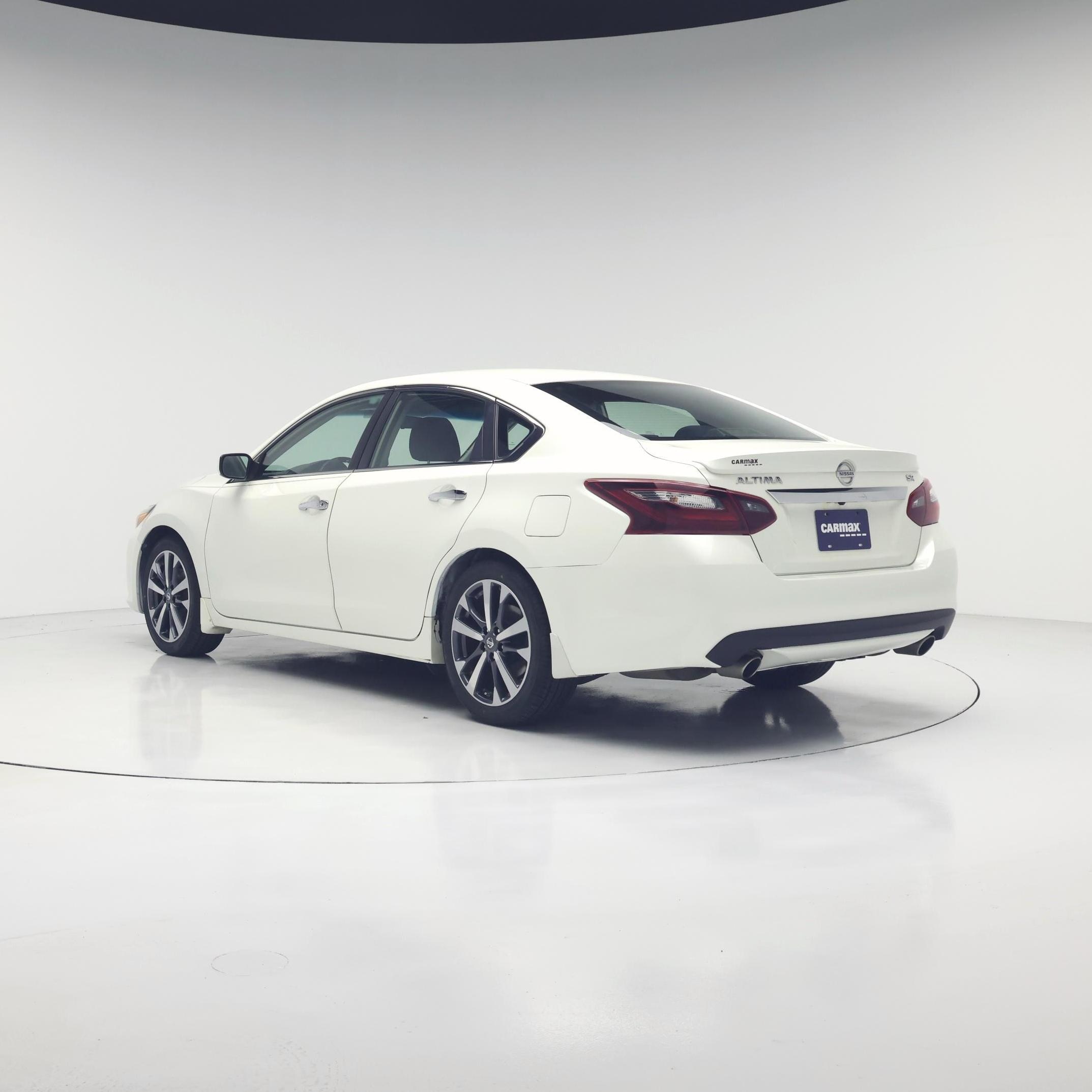 Thumbnail: 2017 Nissan Altima - 2