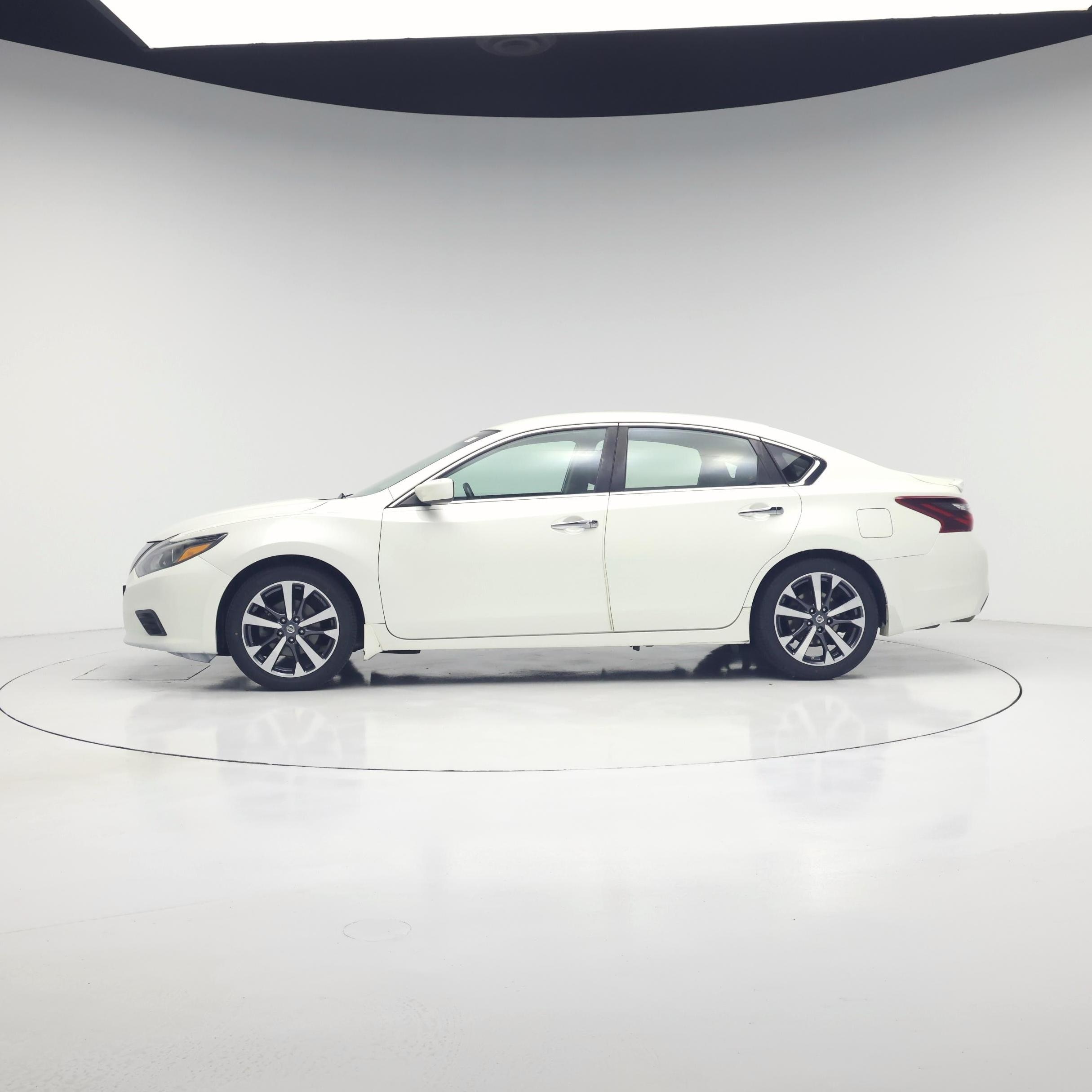 Thumbnail: 2017 Nissan Altima - 3