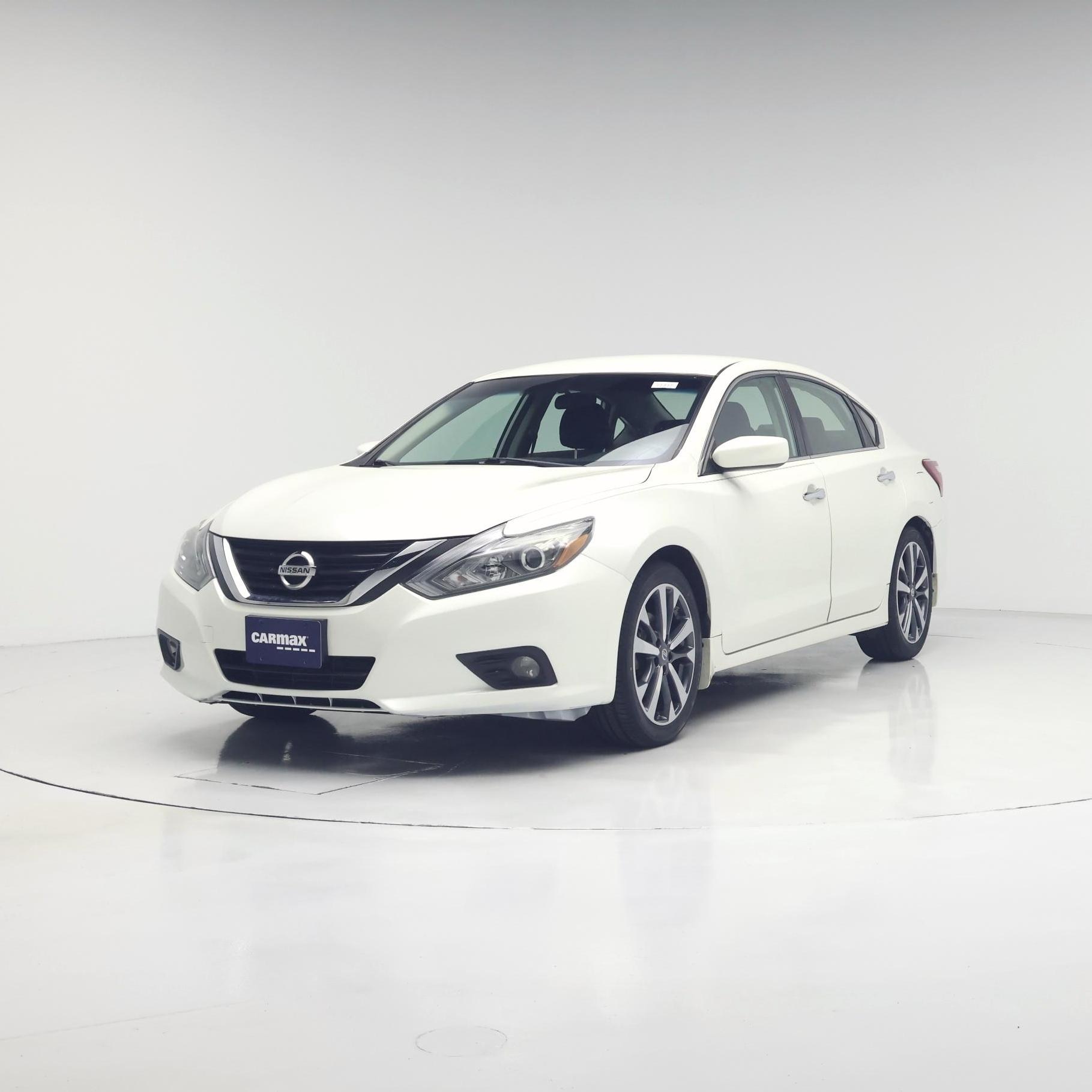 Thumbnail: 2017 Nissan Altima - 4