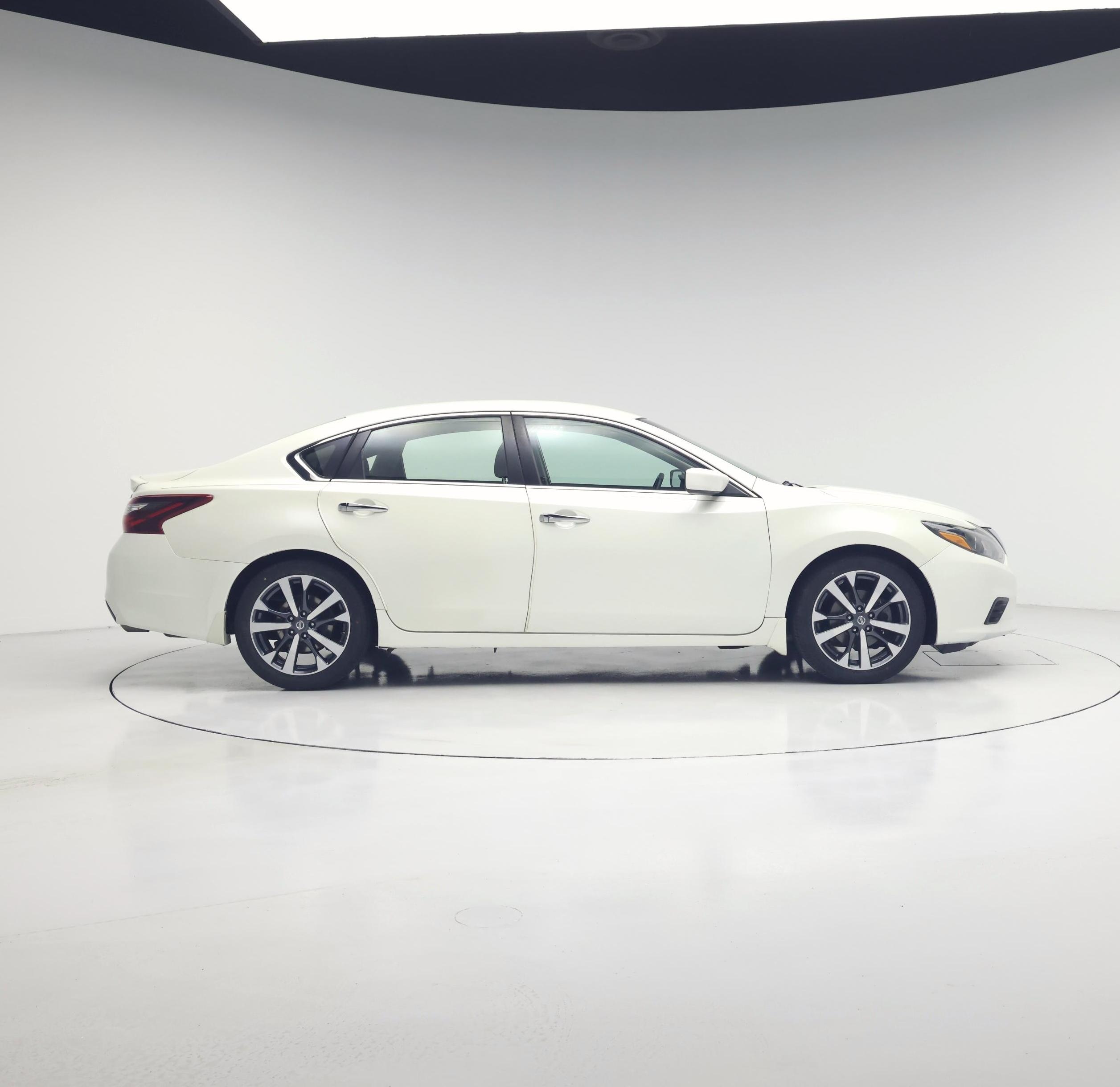 Thumbnail: 2017 Nissan Altima - 7
