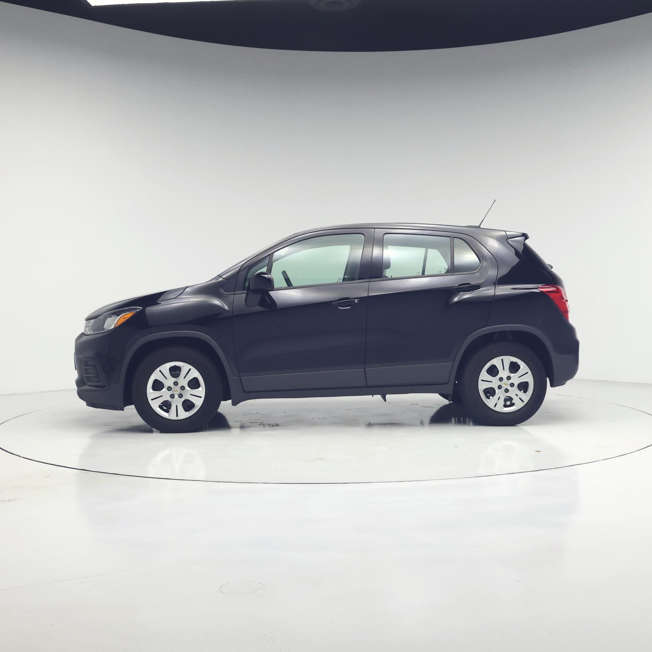 Thumbnail: 2018 Chevrolet Trax - 3