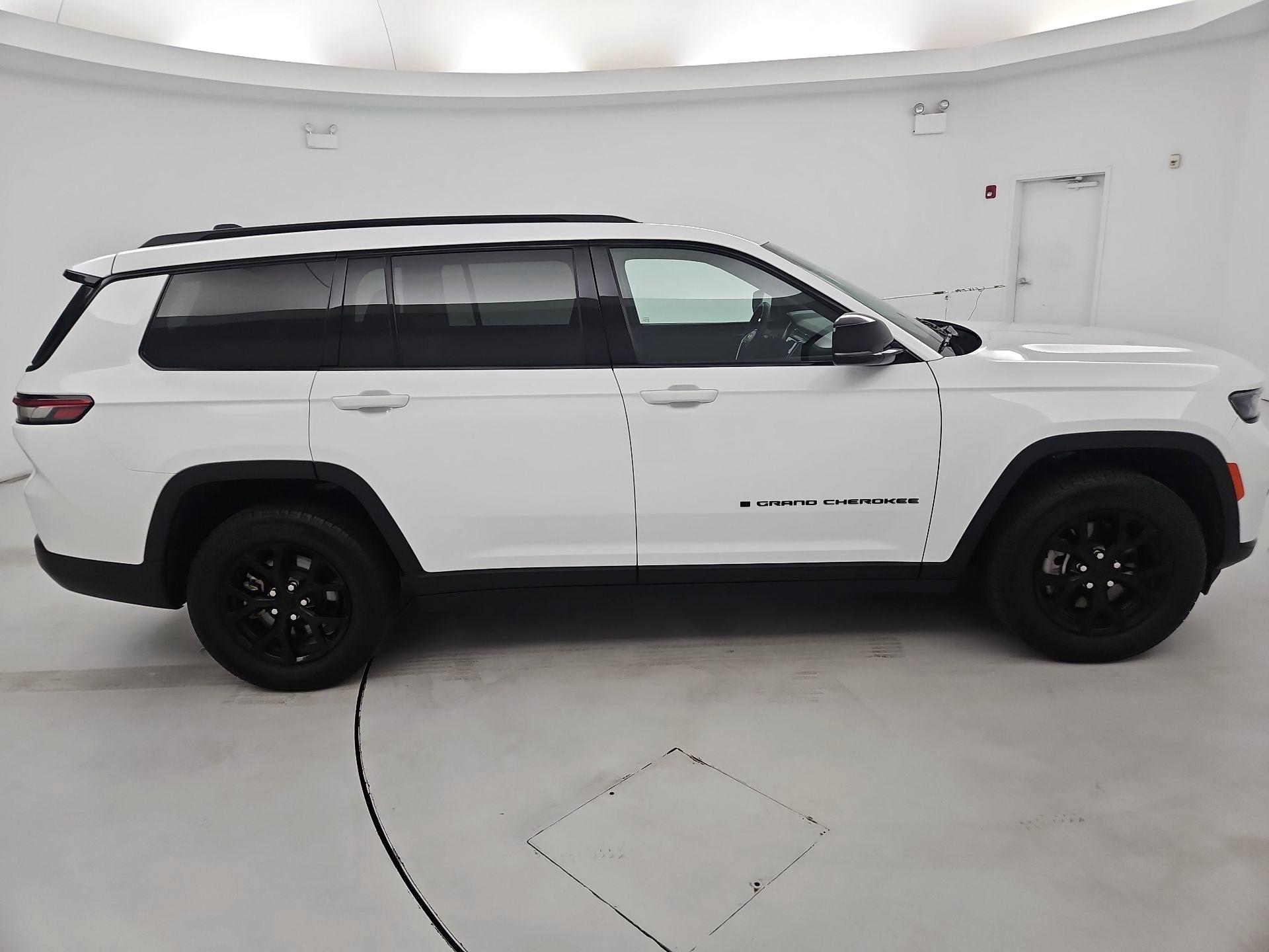 Thumbnail: 2024 Jeep Grand Cherokee L - 4