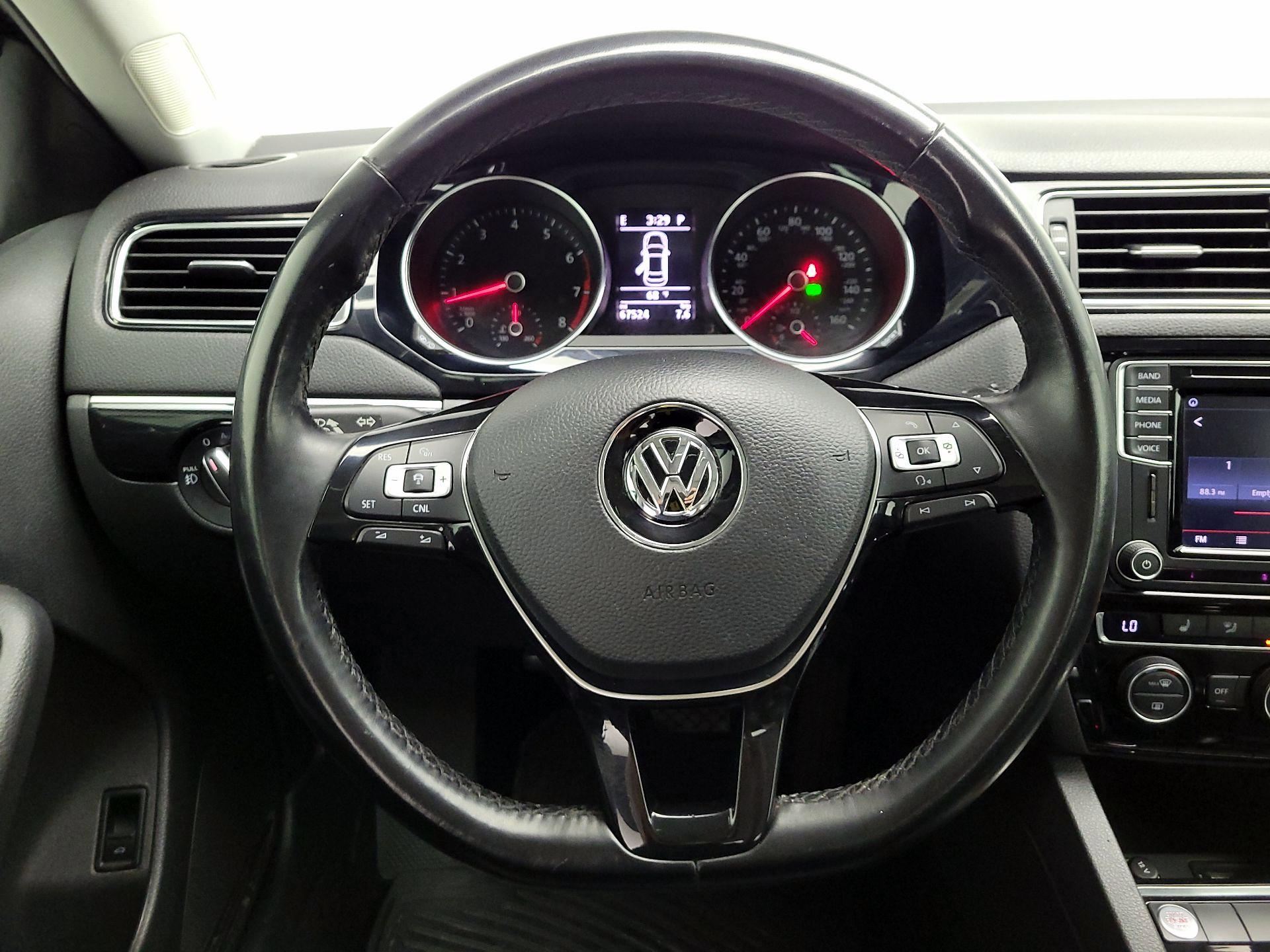 Thumbnail: 2017 Volkswagen Jetta - 10