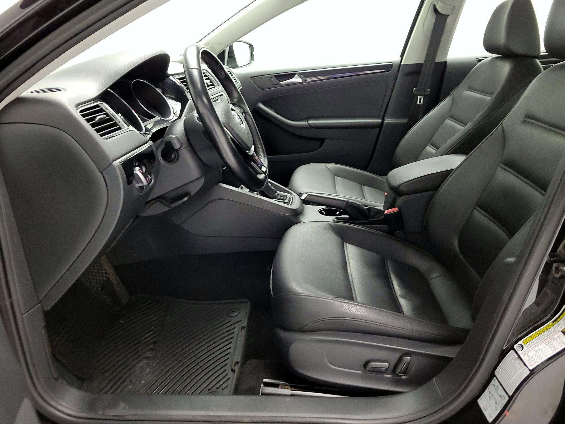Thumbnail: 2017 Volkswagen Jetta - 11
